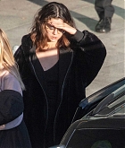 Selena_Gomez_-_arrives_at_Heatrow_Airport_in_London2C_UK_12022019-04.jpg