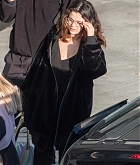 Selena_Gomez_-_arrives_at_Heatrow_Airport_in_London2C_UK_12022019-06.jpg