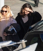 Selena_Gomez_-_arrives_at_Heatrow_Airport_in_London2C_UK_12022019-10.jpg