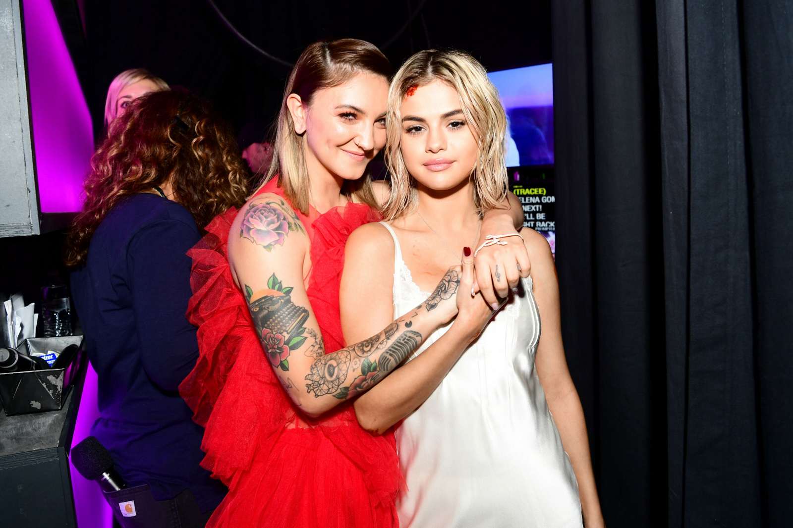 2017_American_Music_Awards_5BBackstage5D_-_November_19-02.jpg