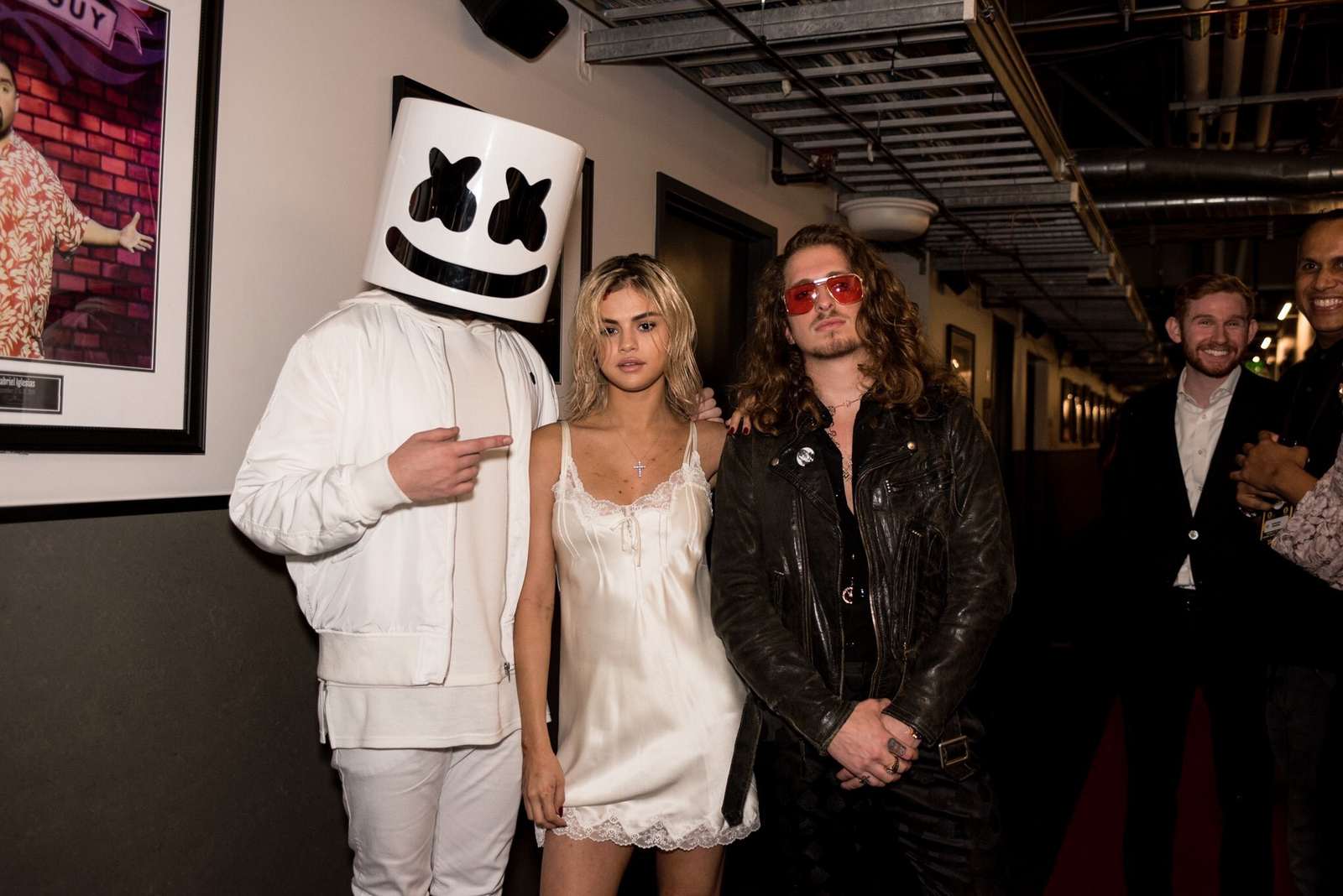2017_American_Music_Awards_5BBackstage5D_-_November_19-06.jpg