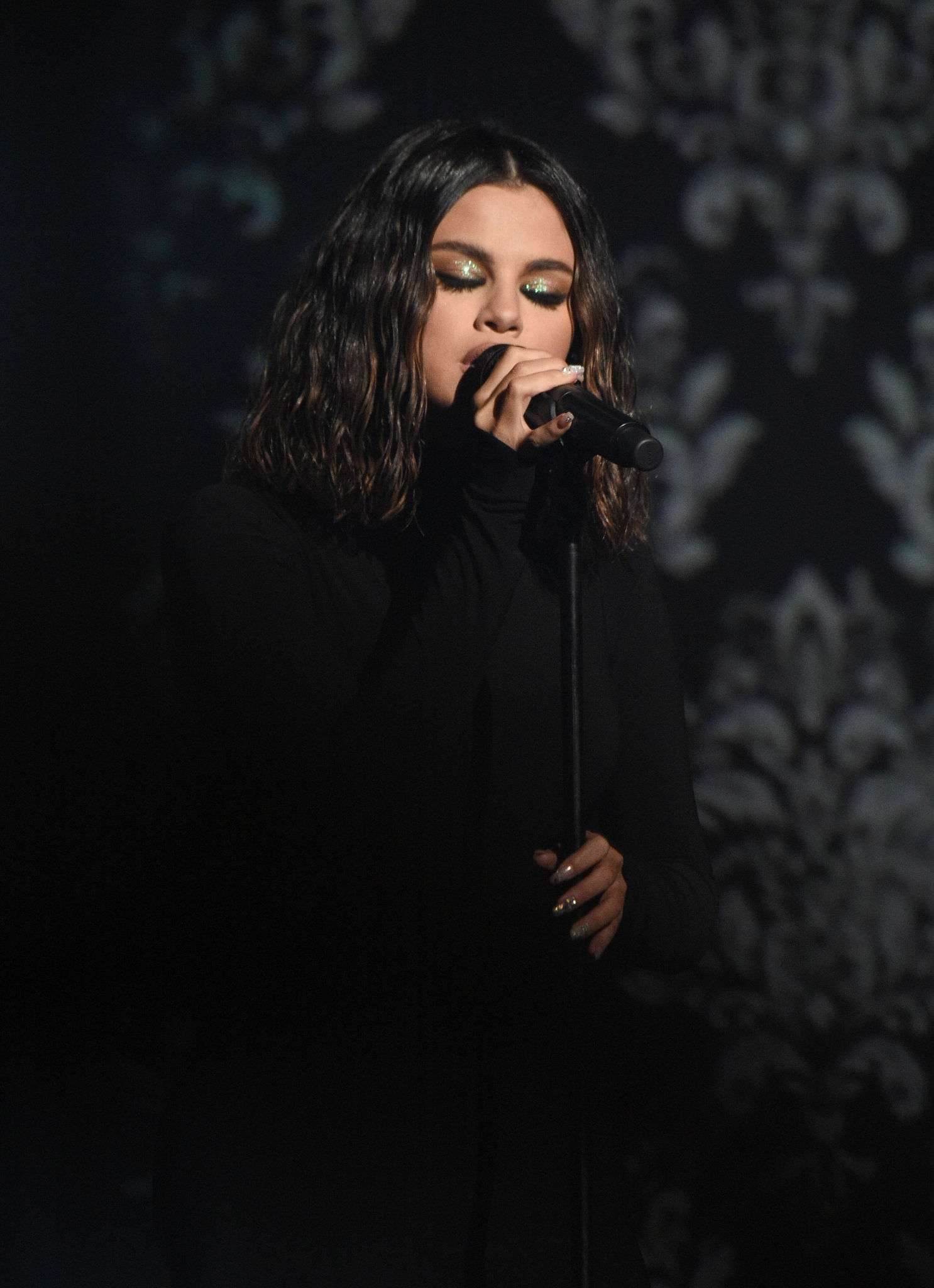 2019_AMAs_-_Performance-07.jpg
