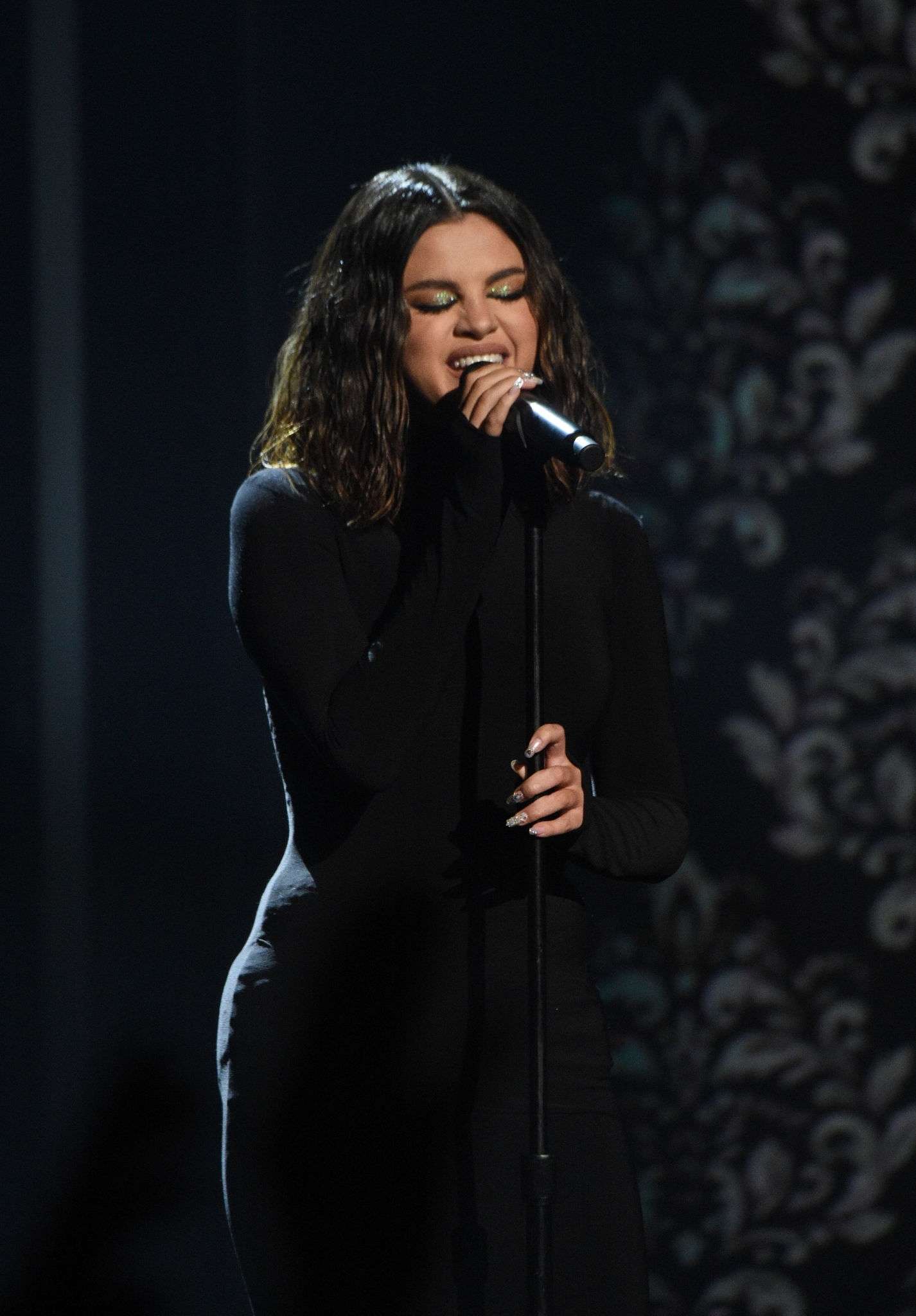 2019_AMAs_-_Performance-10.jpg
