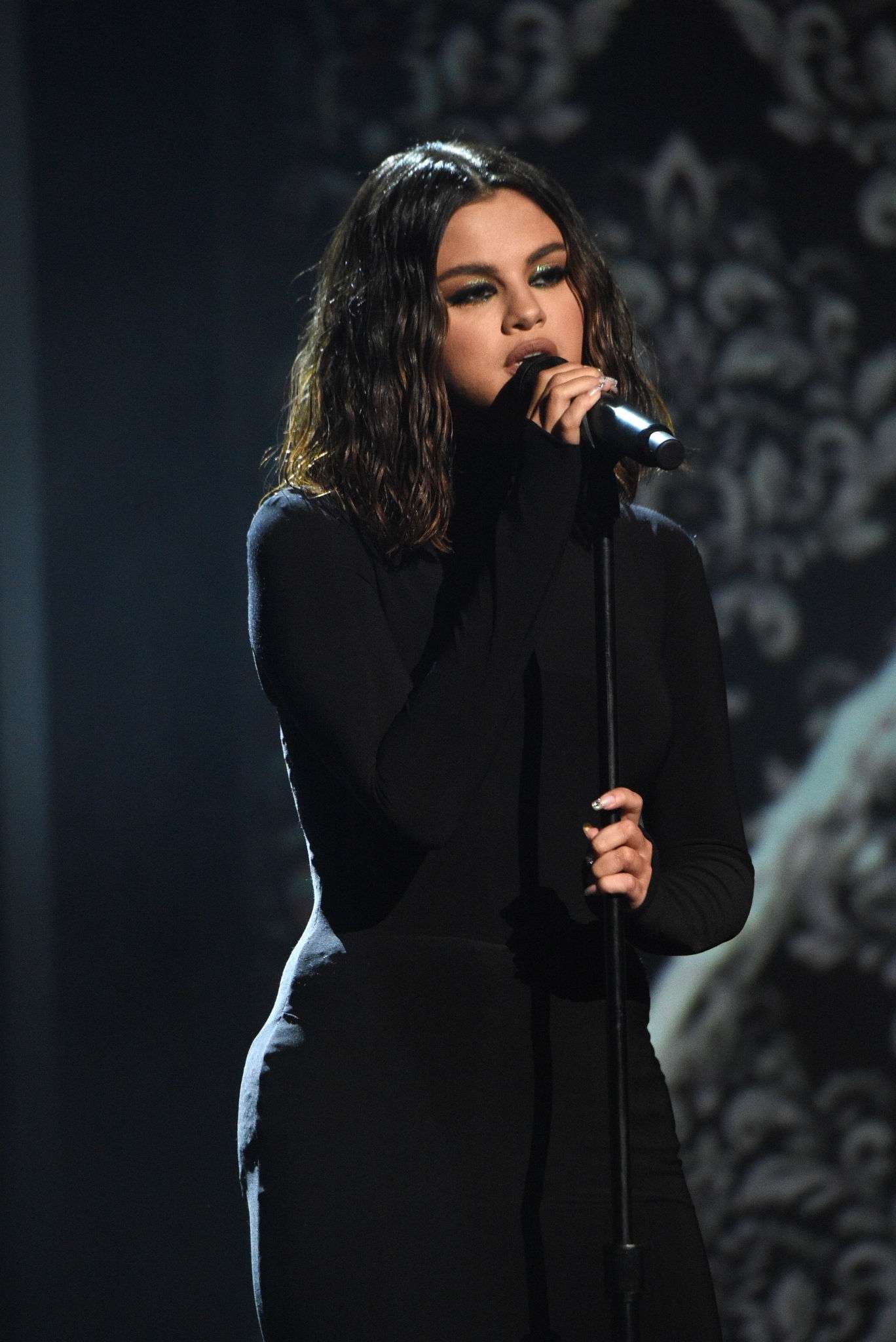 2019_AMAs_-_Performance-11.jpg