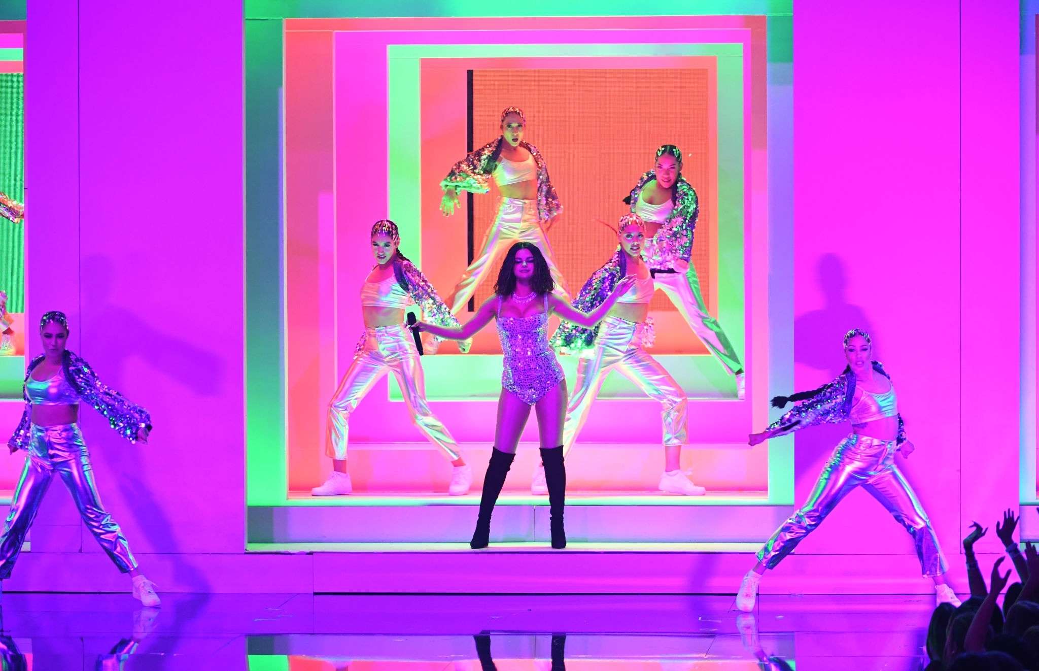 2019_AMAs_Performance_15.jpg