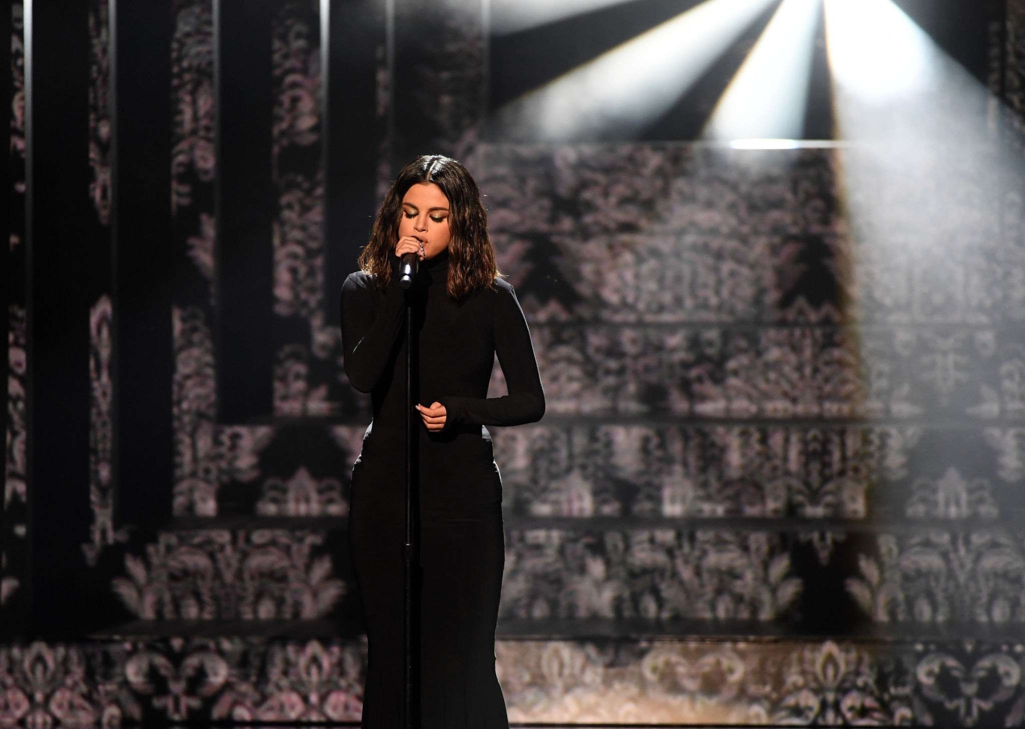 2019_AMAs_Performance_17.jpg