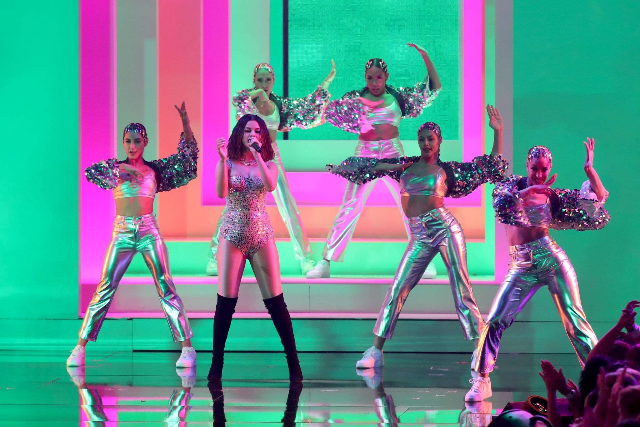 2019_AMAs_Performance_24.jpg