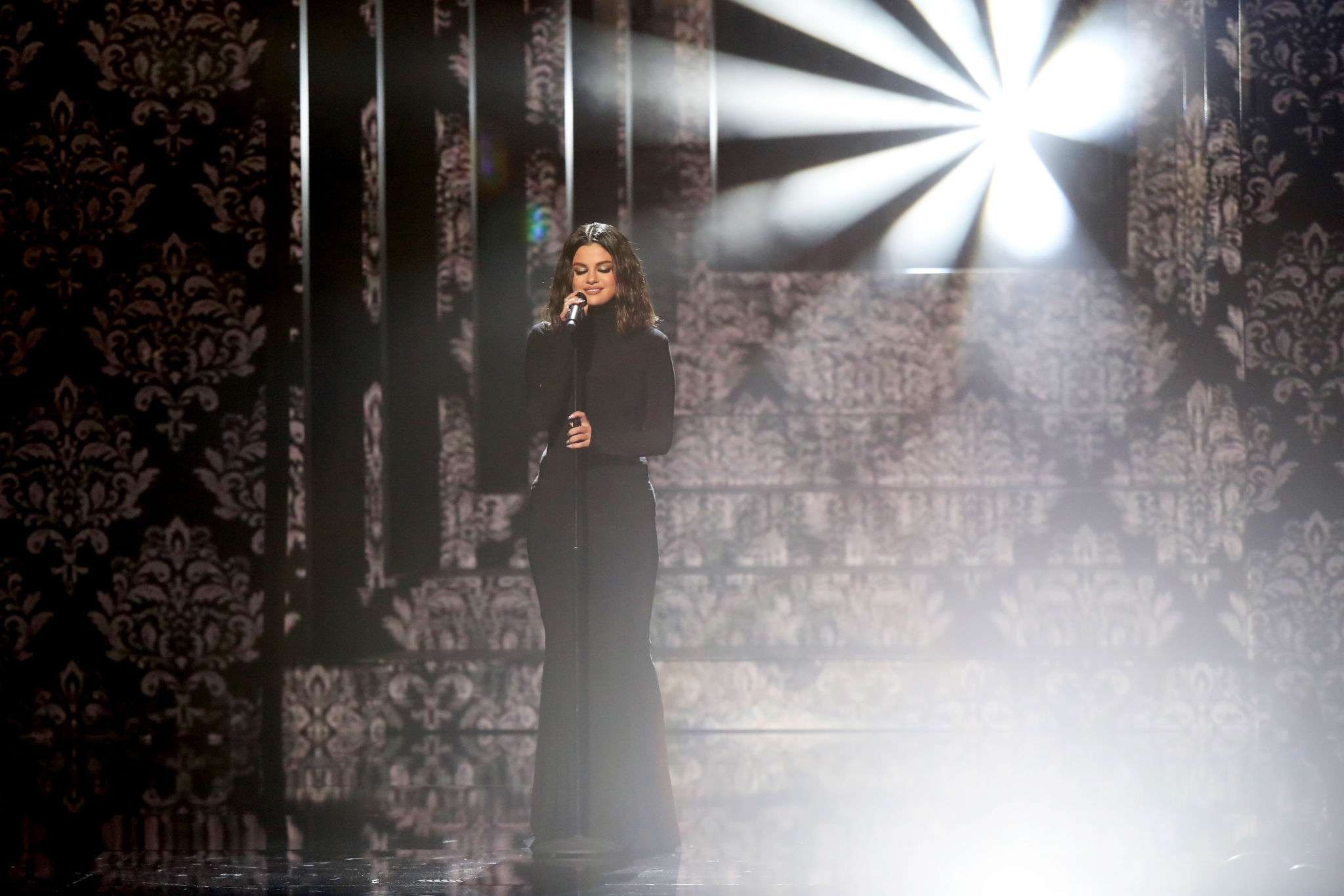 2019_AMAs_Performance_26.jpg
