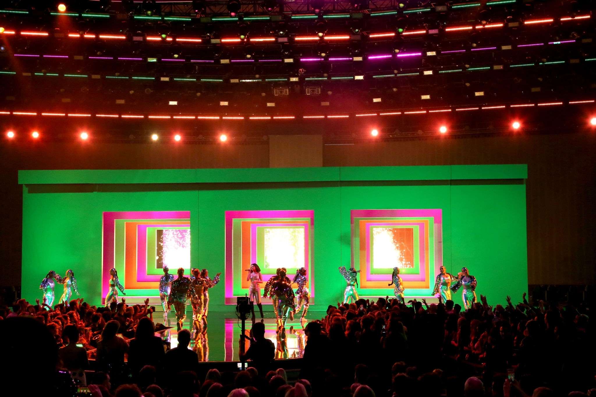 2019_AMAs_Performance_31.jpg