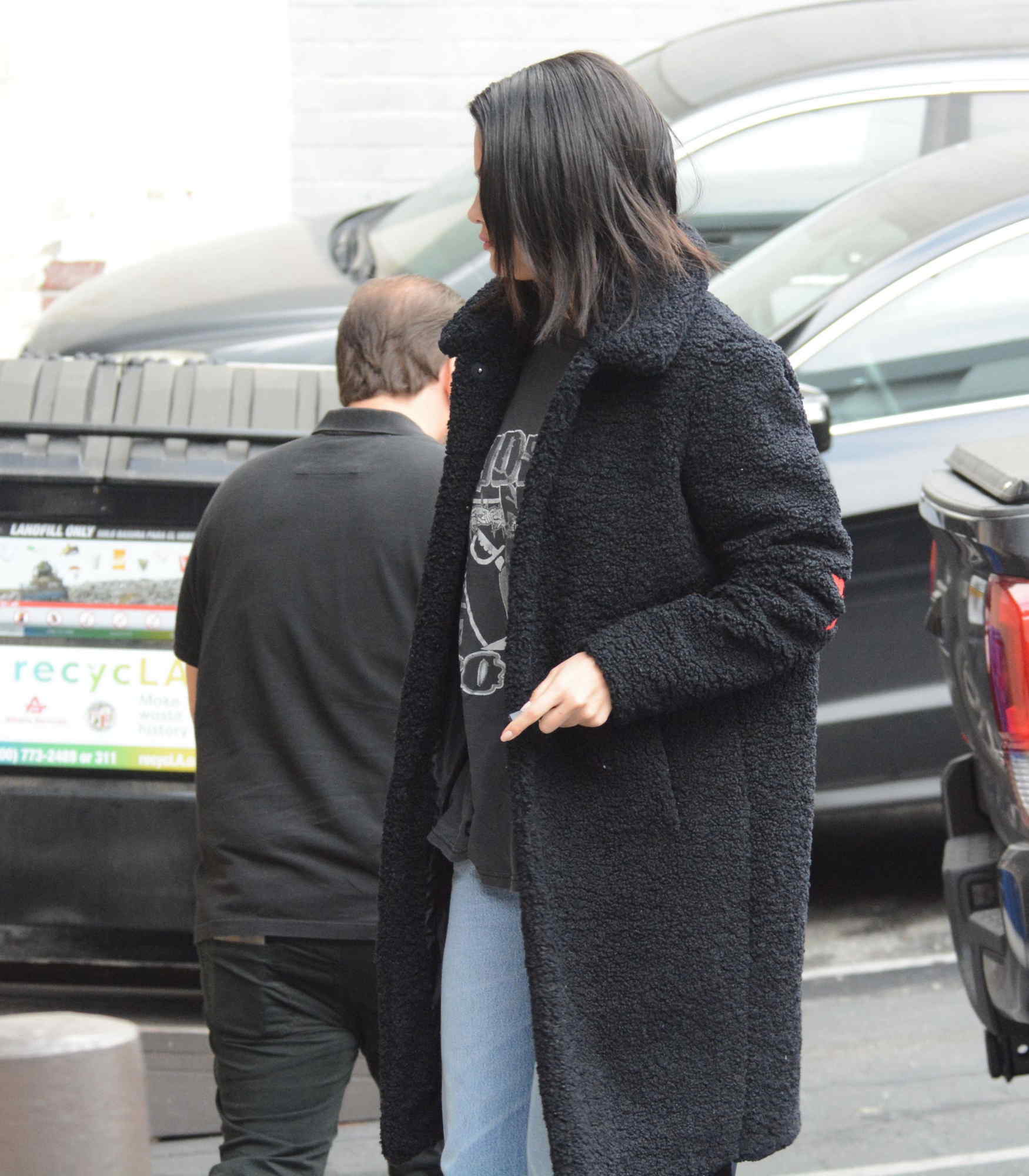 Arriving_at_a_Music_Studio_in_Los_Angeles_-_February_281.jpg