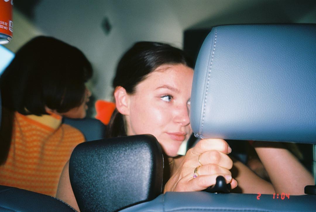 Back_To_You_-_on_the_set_04.jpg