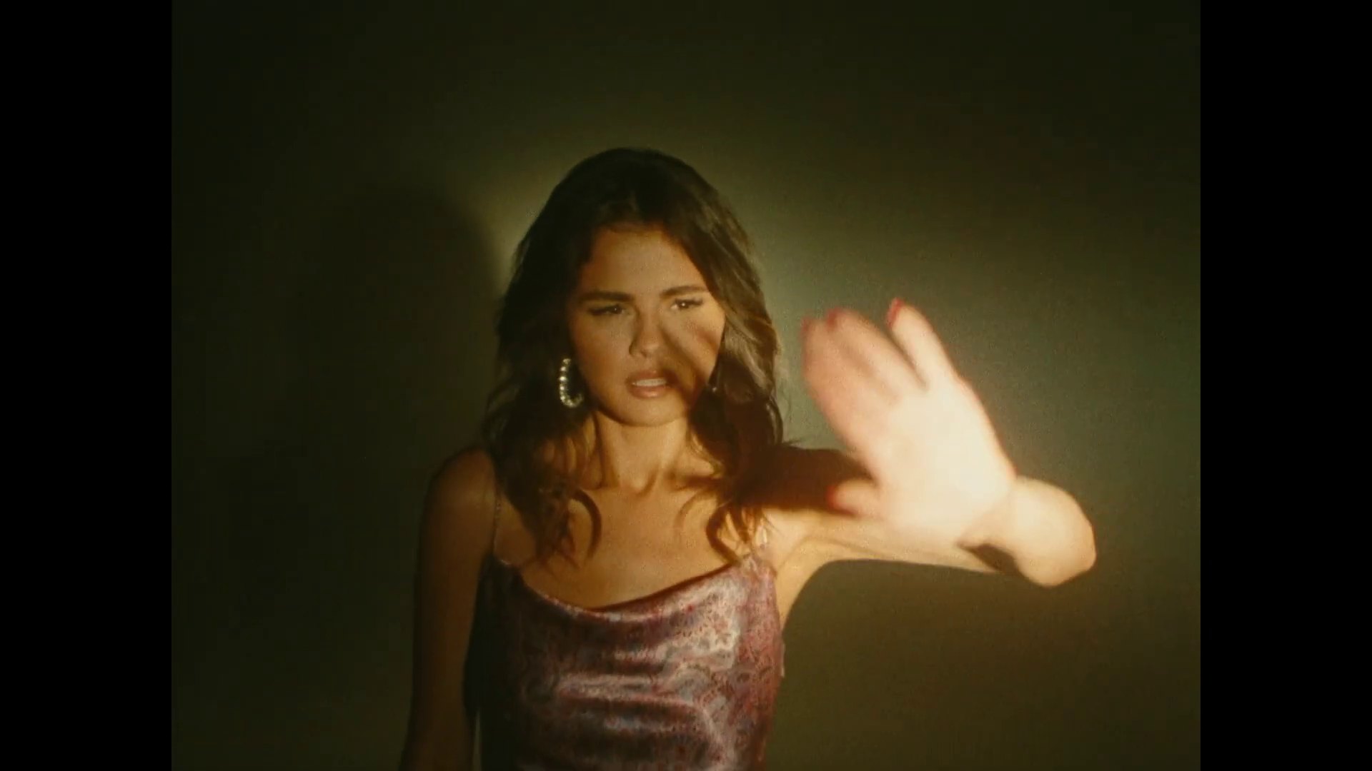 Baila_Conmigo_28Alternate_Video29_16.jpg