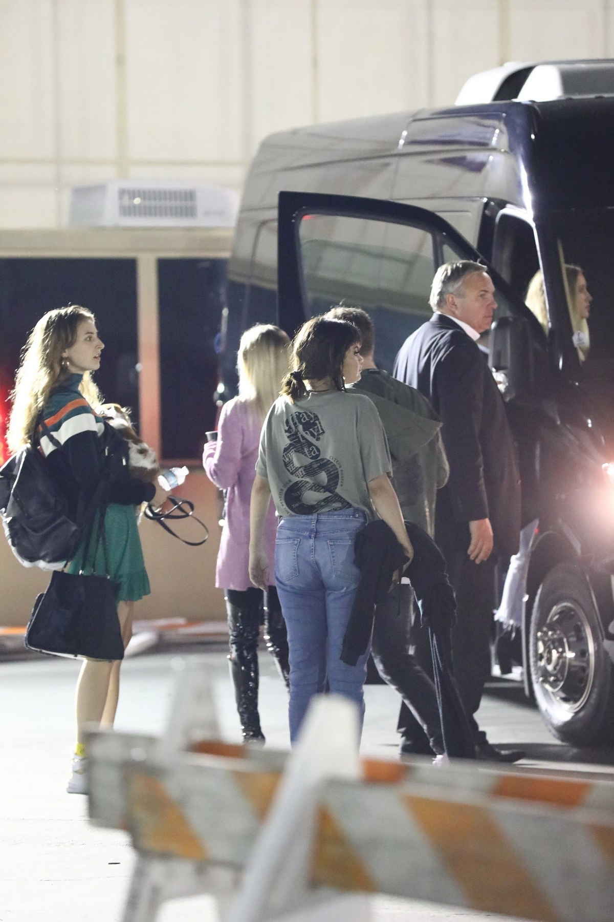 Boarding_a_limo_bus_with_friends_and_Caleb_Stevens_after_the_Taylor_Swift_concert__28429.jpg