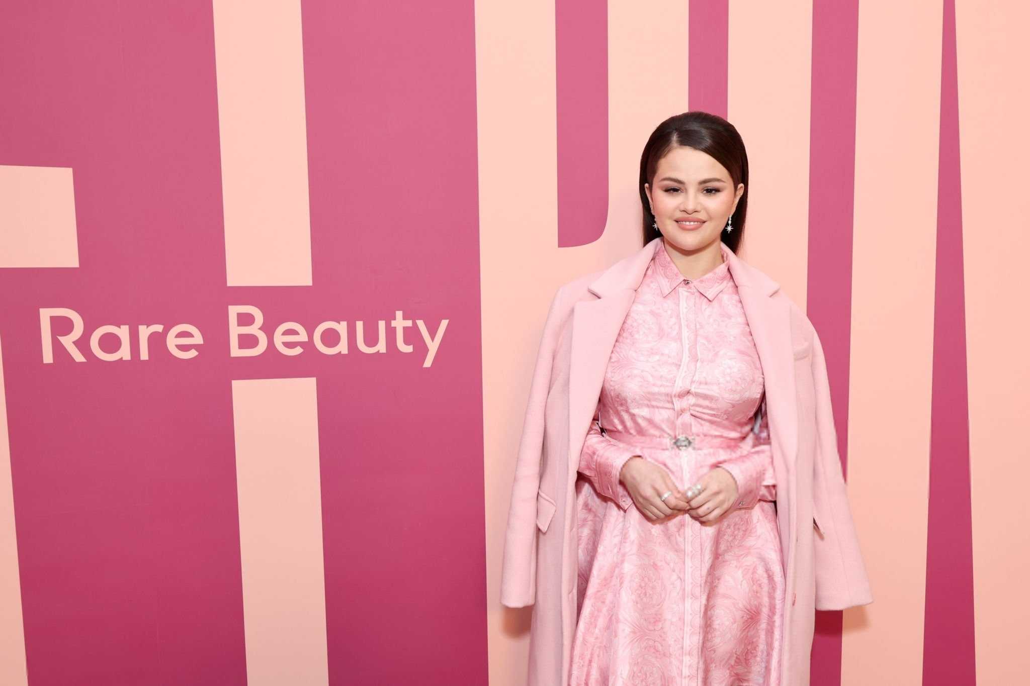 Celebrates_the_Launch_Of_Rare_Beauty_s_Soft_Pinch_Luminous_Powder_Blush_Collection_03.jpg