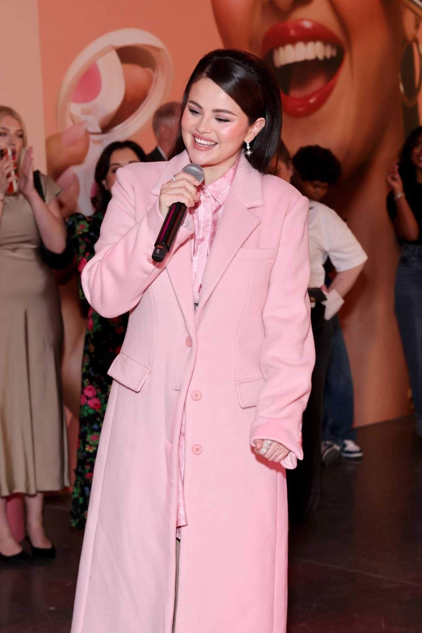 Celebrates_the_Launch_Of_Rare_Beauty_s_Soft_Pinch_Luminous_Powder_Blush_Collection_10.jpg