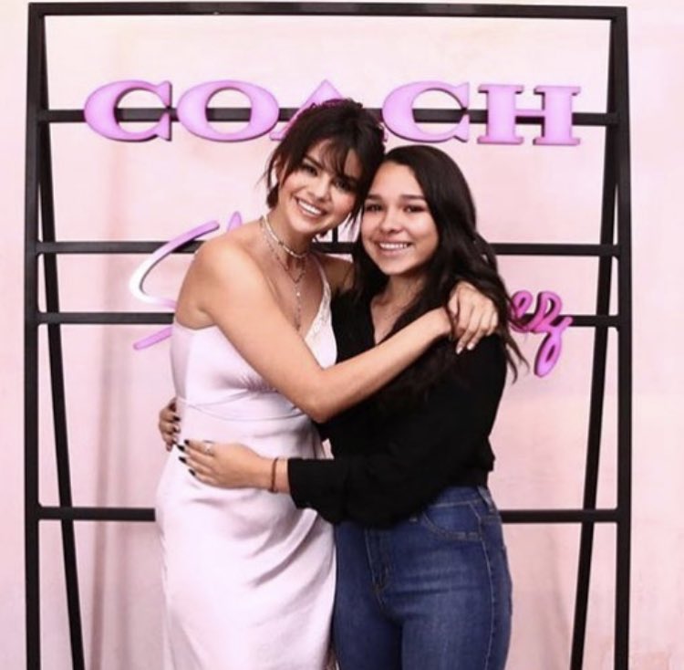 Coach_Hosts_Meet_2B_Greet_with_Selena_Gomez_at_The_Grove_5BFans_Session5D_-_September_5-13.jpg