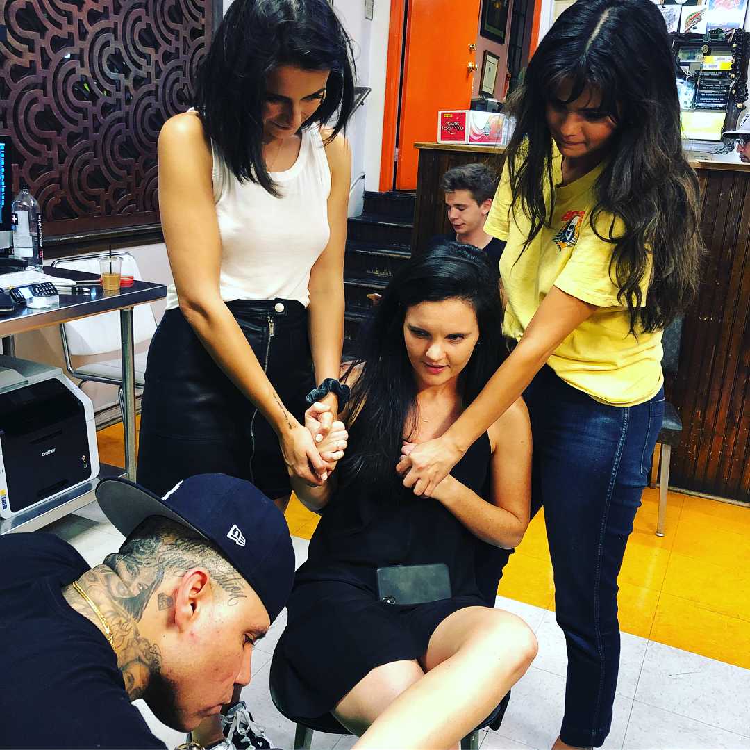 Getting_a_matching_tattoos_with_BFFs_-_August_19-09.jpg