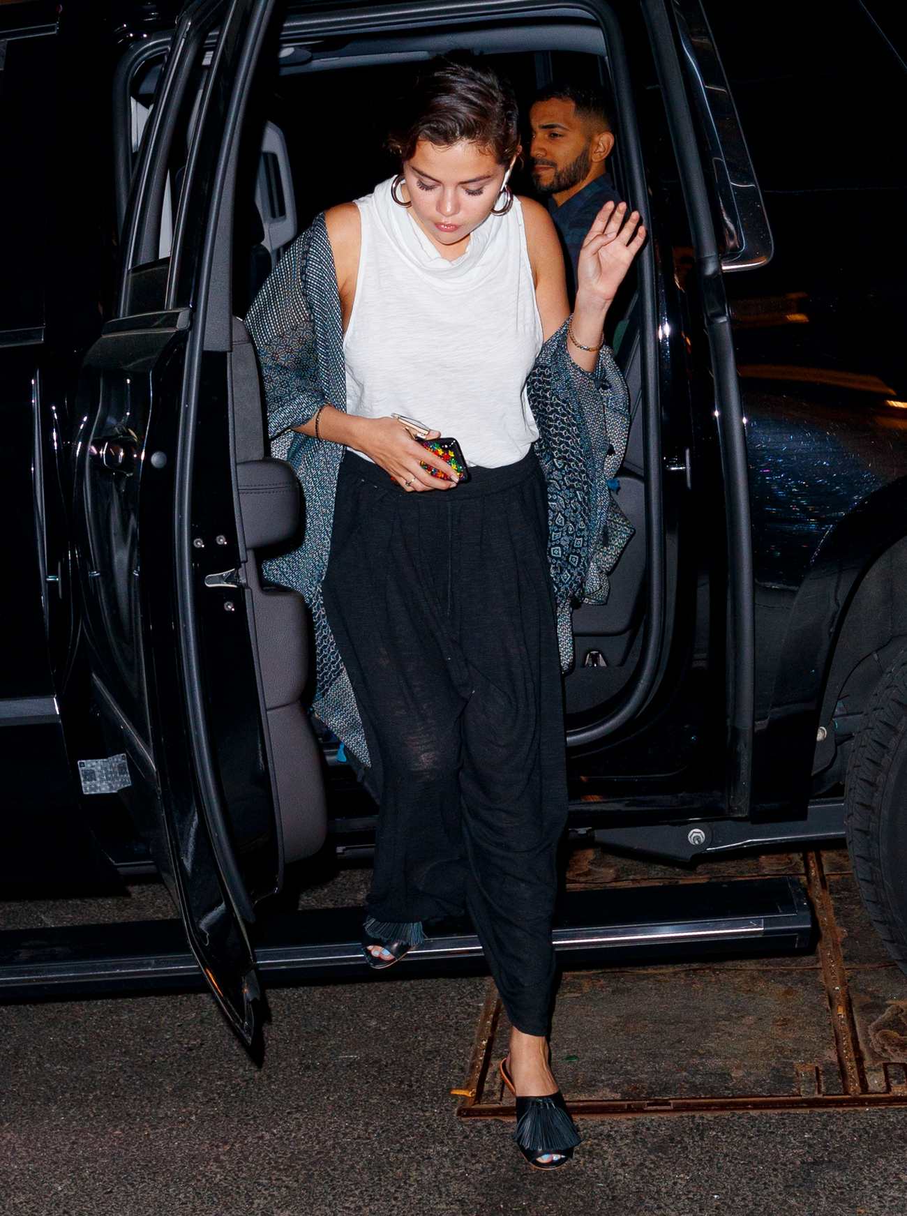 Heads_To_A_Midtown_Spa_in_NYC_-_May_600007.jpg