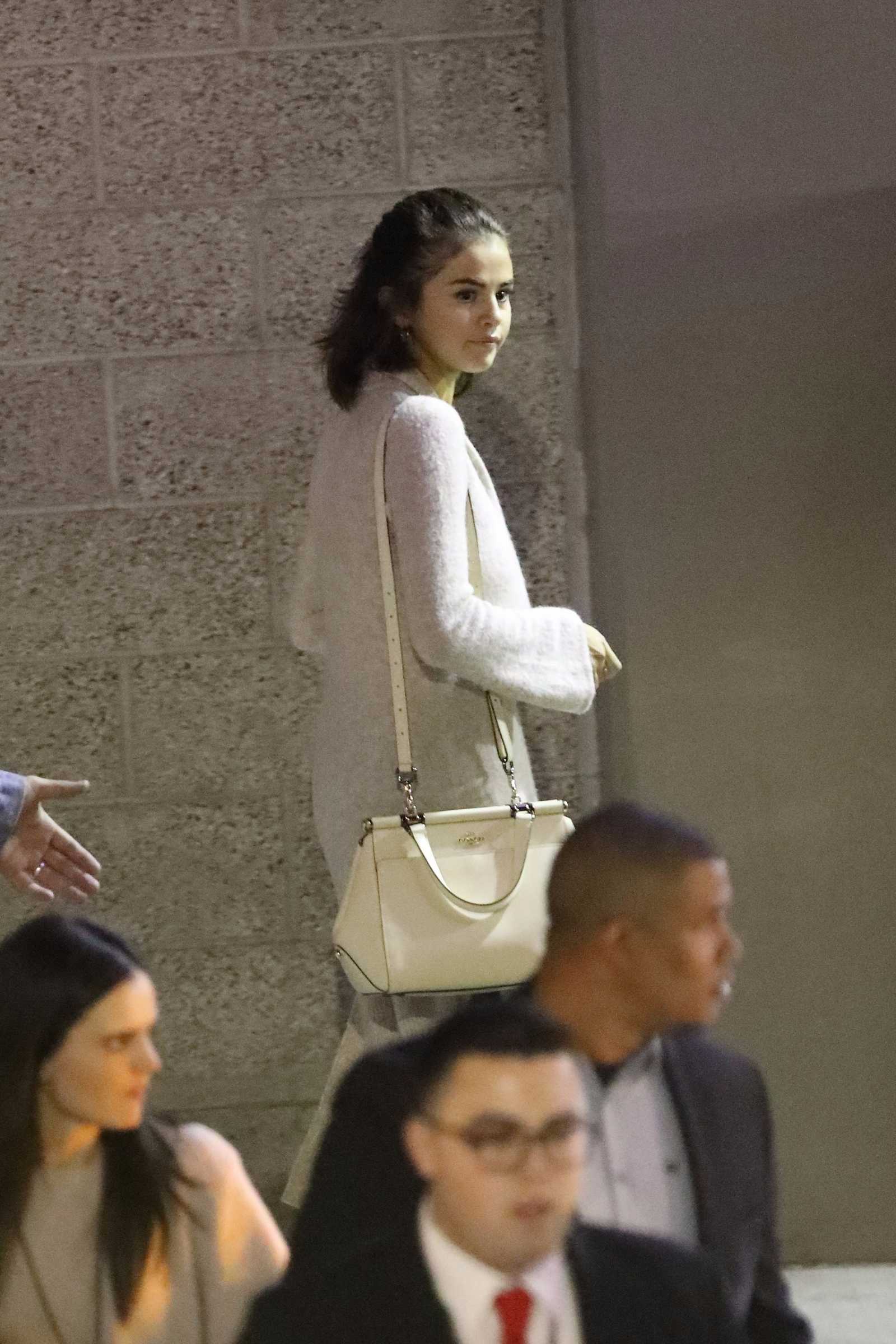Leaving_Hillsong_church_with_Justin_Bieber_in_Downtown_Los_Angeles_on_November_4-05.jpg