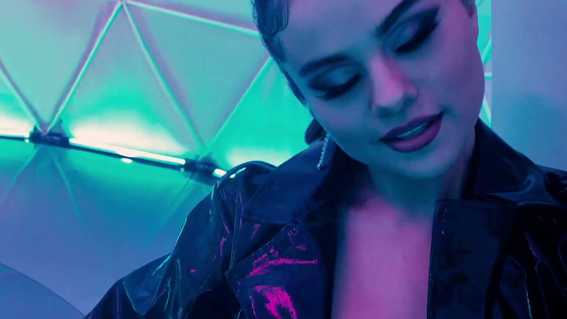 Look_At_Her_Now-07.jpg