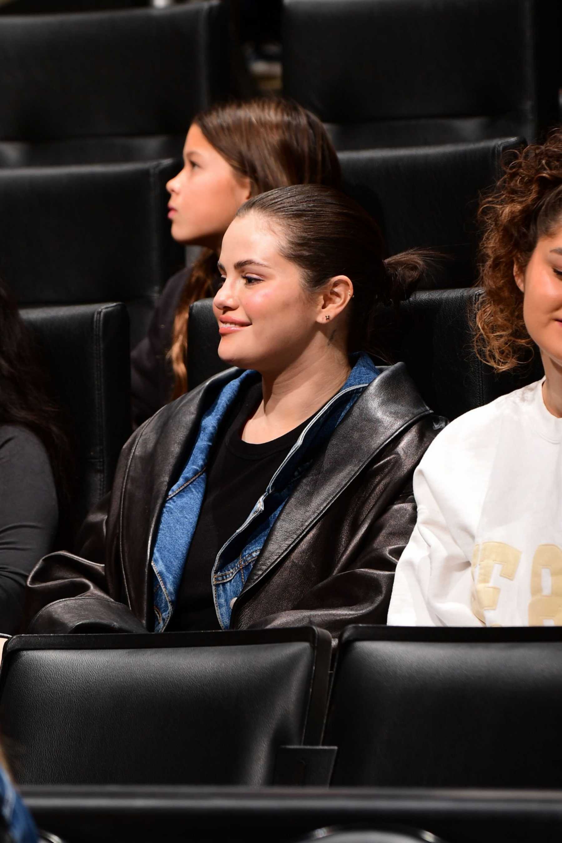 Los_Angeles_Lakers_Game_281029.jpg