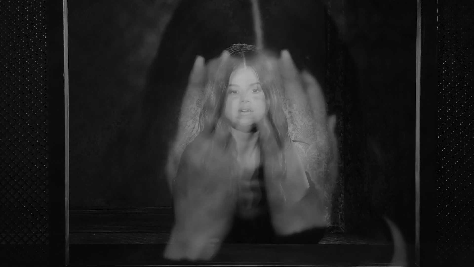 LoseYouToLoveMe_MV-17.jpg