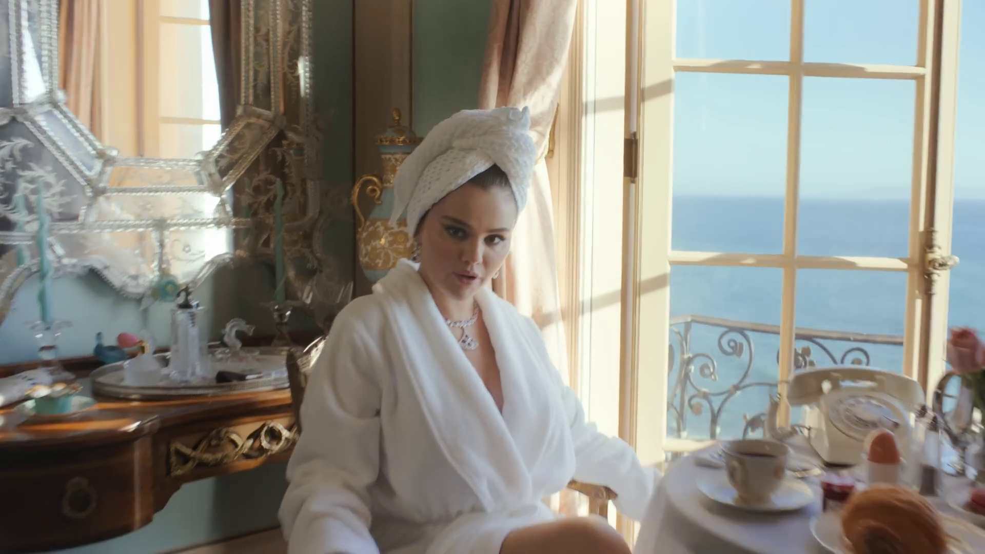 Love_On_Screen_Captures_114.jpg