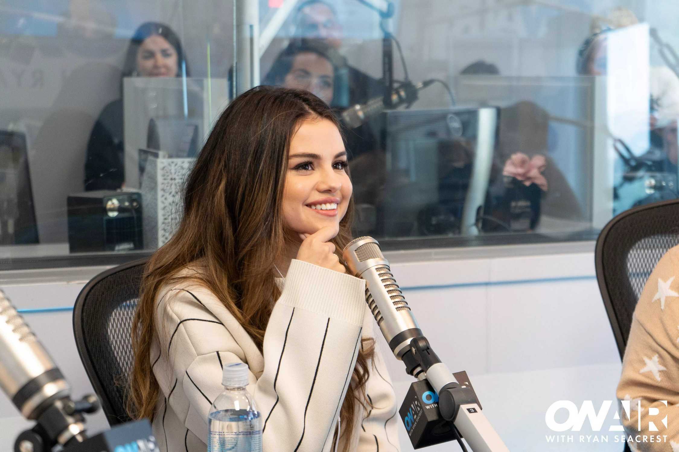On_Air_With_Ryan_Seacrest_-_October_24-01.jpg