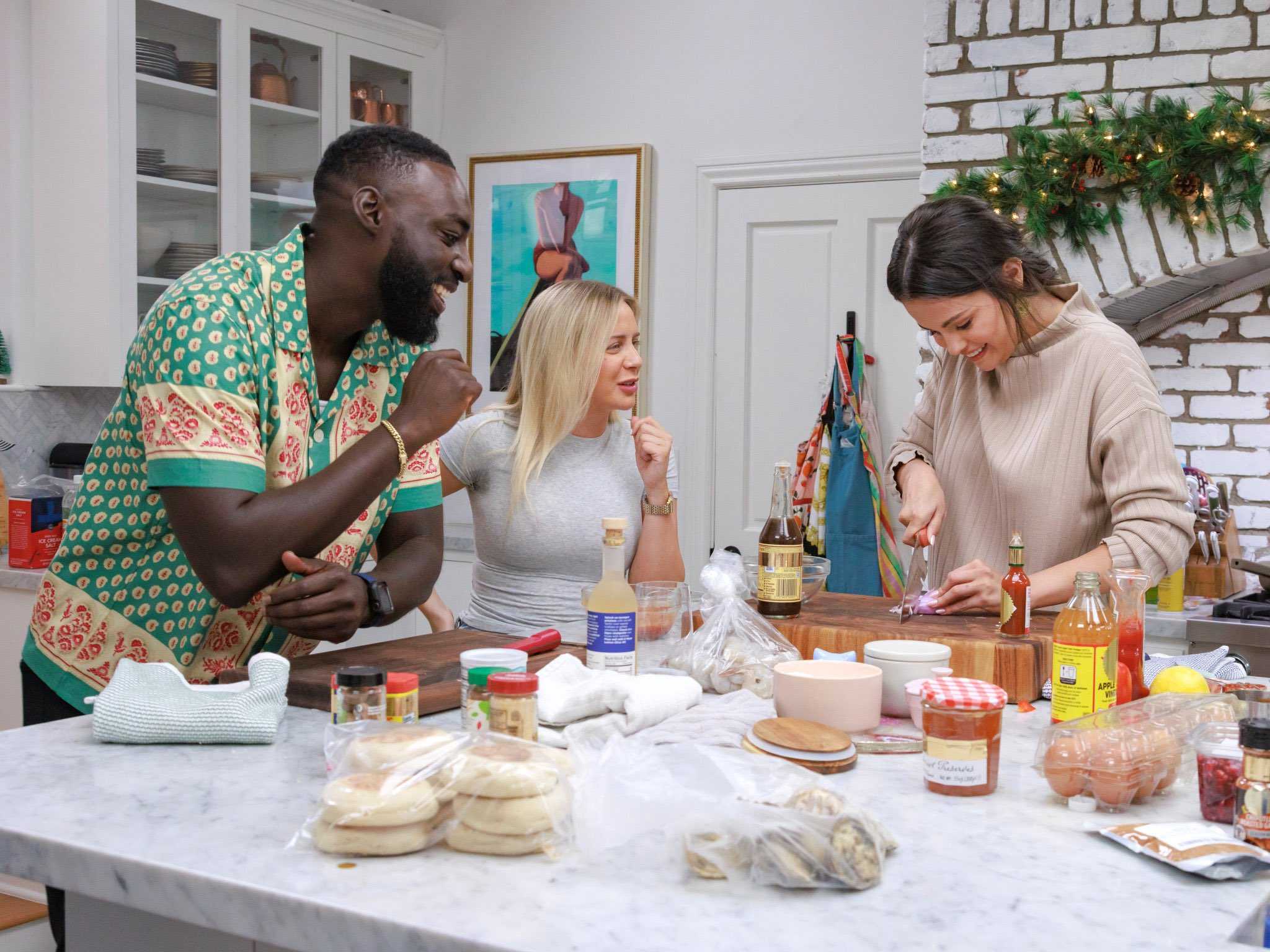 Selena_2B_Chef_Home_for_the_Holidays_28829.jpg
