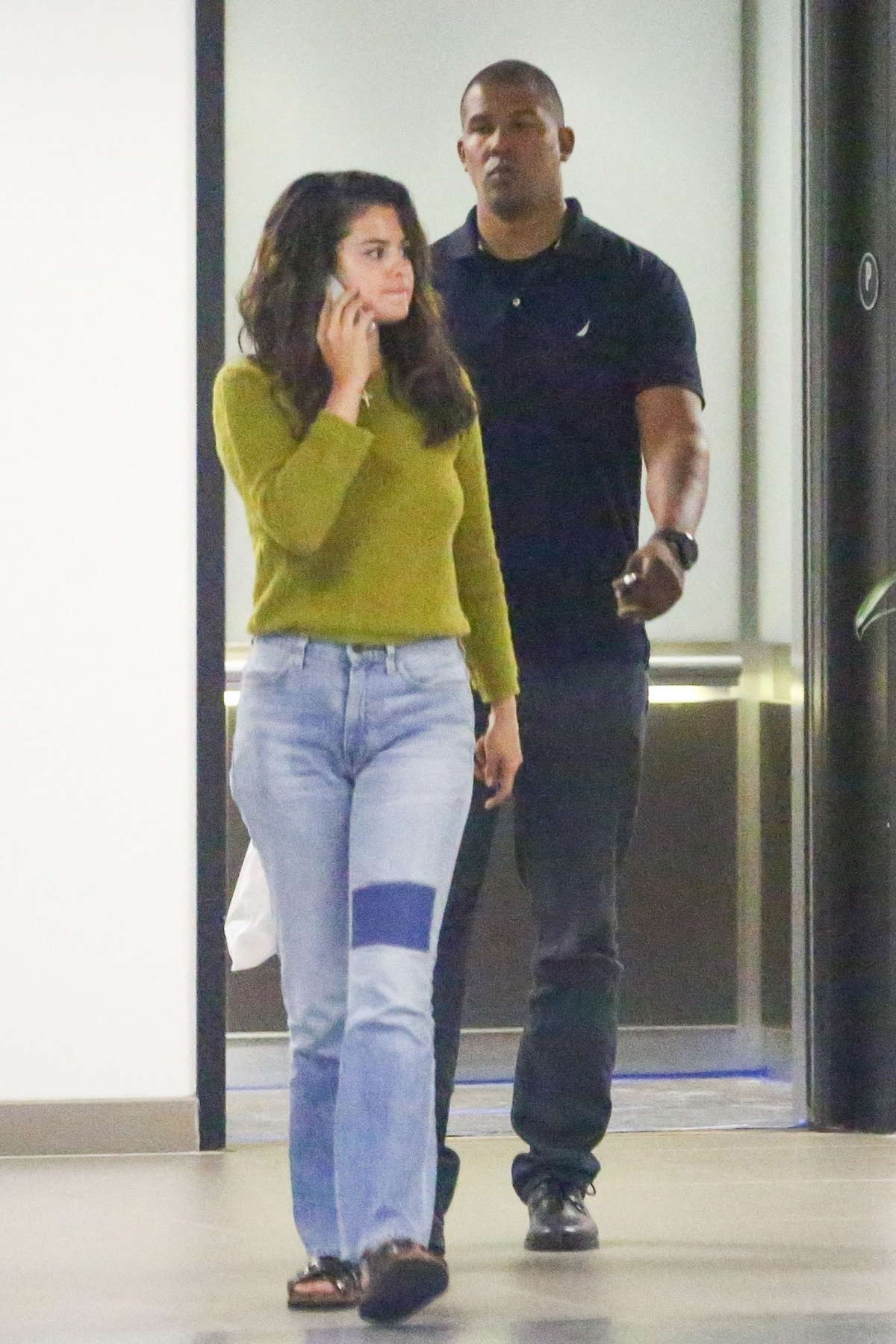 Selena_Gomez-_Out_and_about_in_Los_Angeles_on_July_2400002.jpg