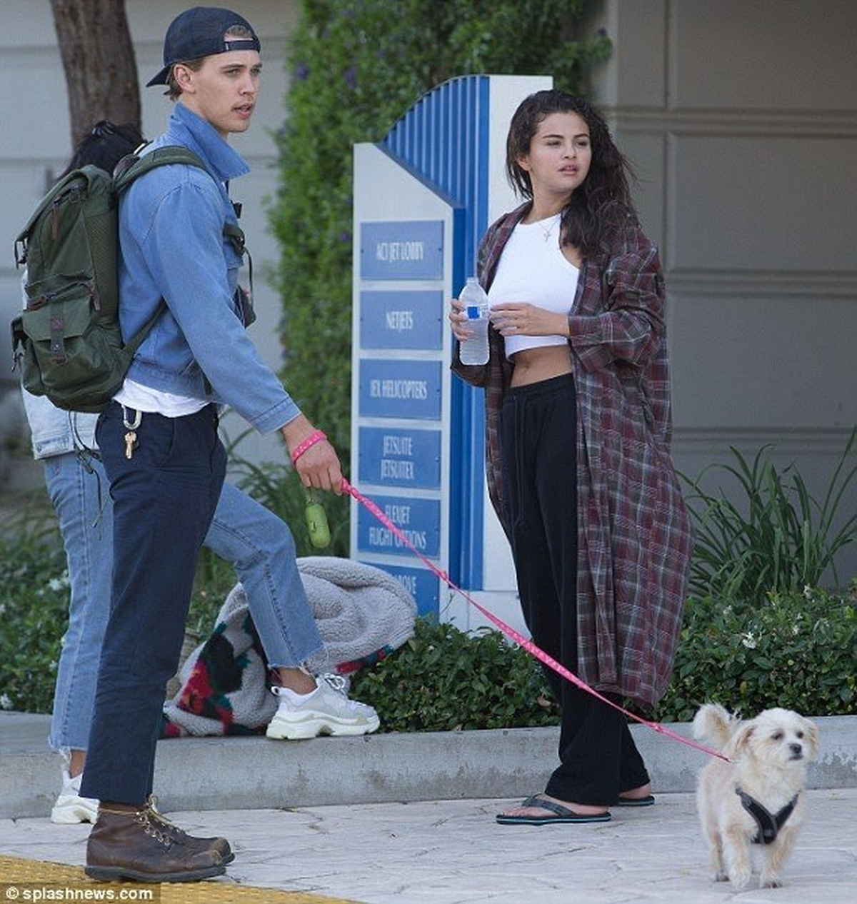 Selena_Gomez2C_Vanessa_Hudgens_and_Austin_Butler_in_Los_Angeles2C_CA_-_July_1400003.jpg
