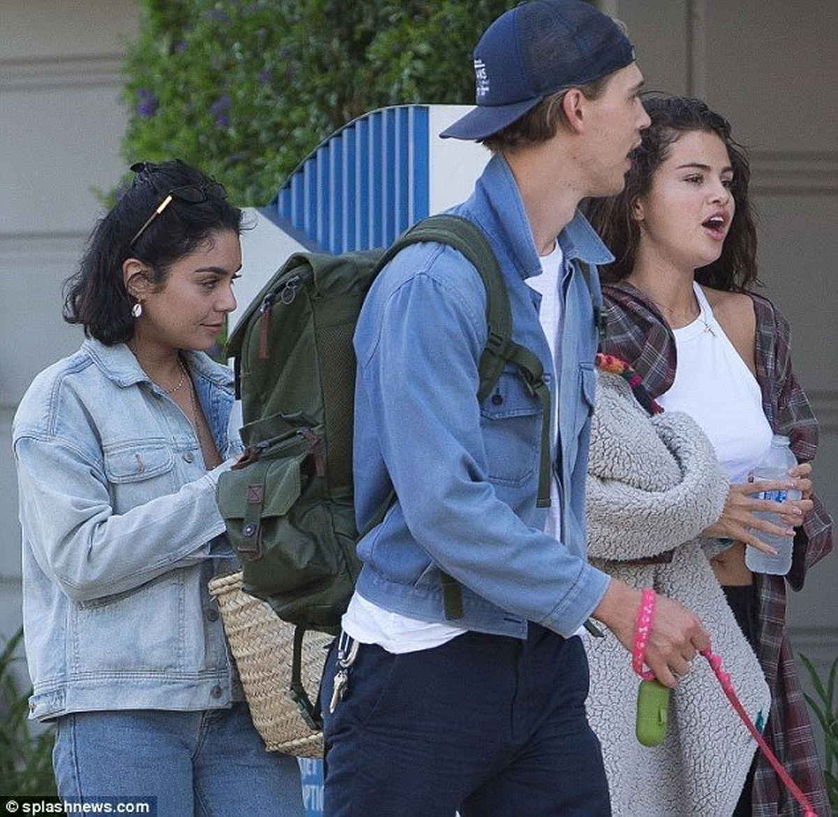 Selena_Gomez2C_Vanessa_Hudgens_and_Austin_Butler_in_Los_Angeles2C_CA_-_July_1400004.jpg