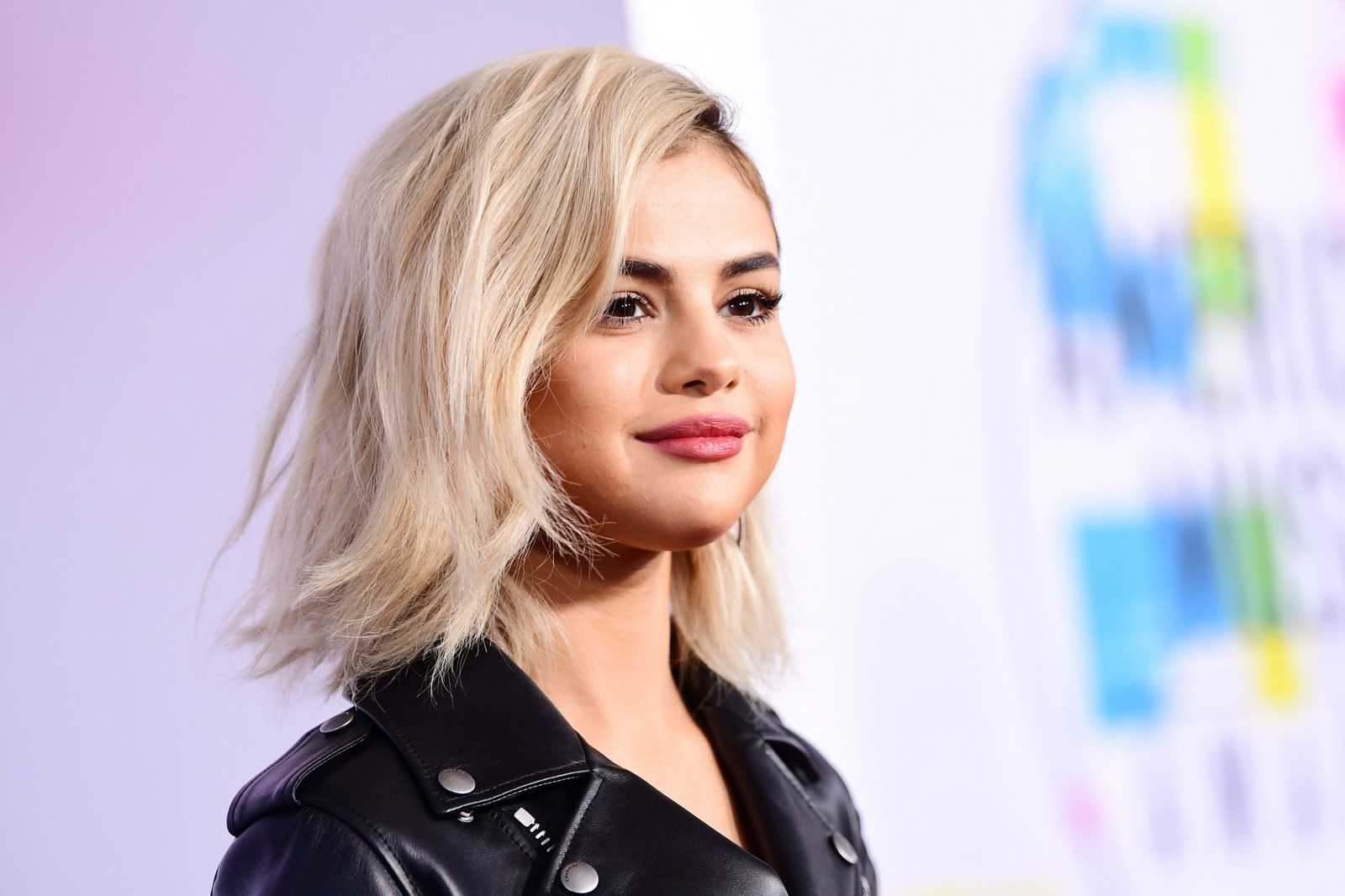 Selena_Gomez_-_2017_American_Music_Awards_on_November_19-24.jpg