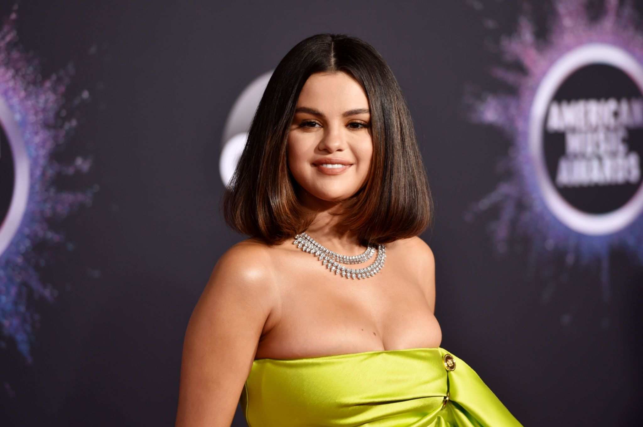 Selena_Gomez_-_2019_American_Music_Awards_at_Microsoft_Theater_in_LA_November_242C_2019-16.jpg