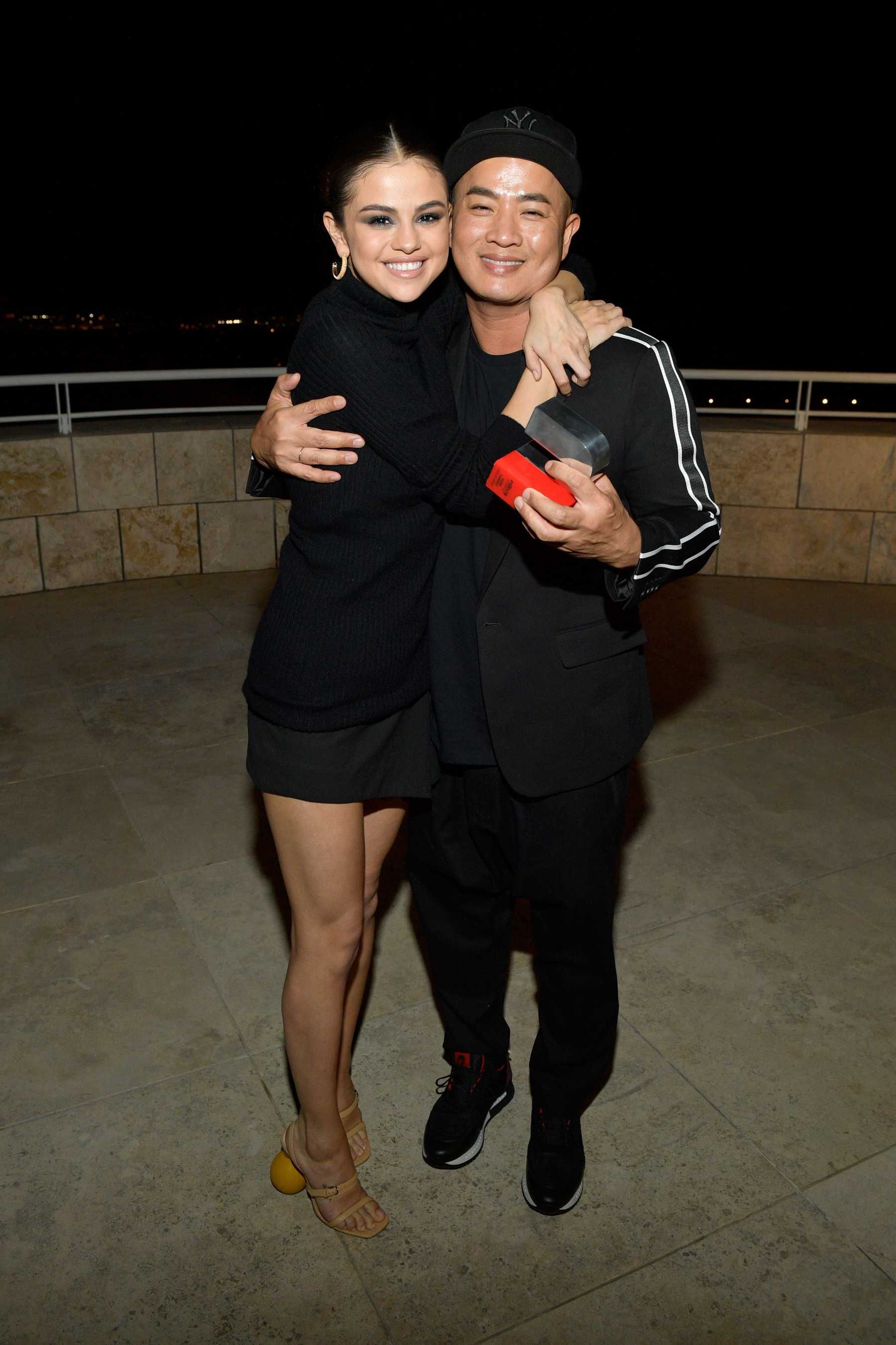 Selena_Gomez_-_3rd_Annual_InStyle_Awards_at_The_Getty_Center_in_Los_Angeles_5BInside5D_on_October_23-03.jpg