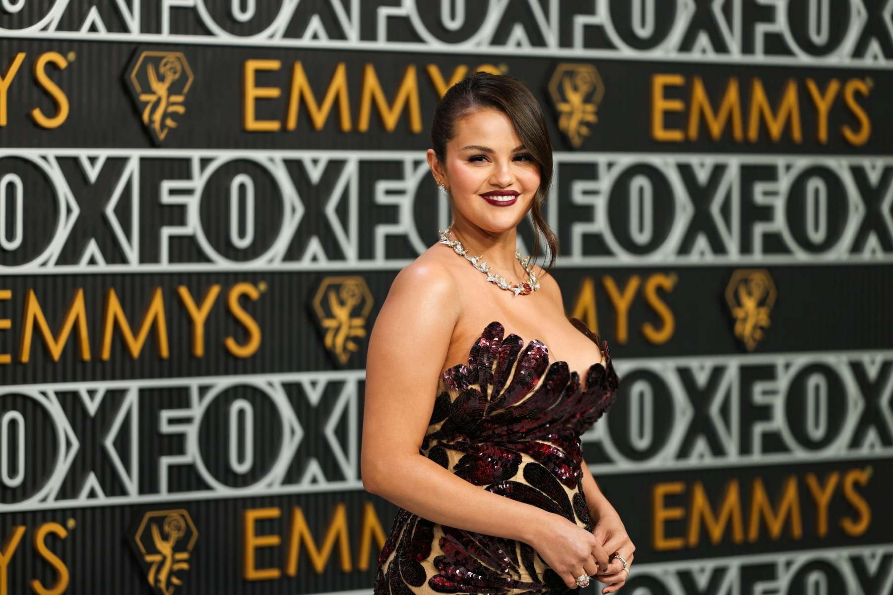 Selena_Gomez_-_75th_Primetime_Emmy_Awards_at_the_Peacock_Theater2C_Los_Angeles_CA_-_January_152C_202412.jpg