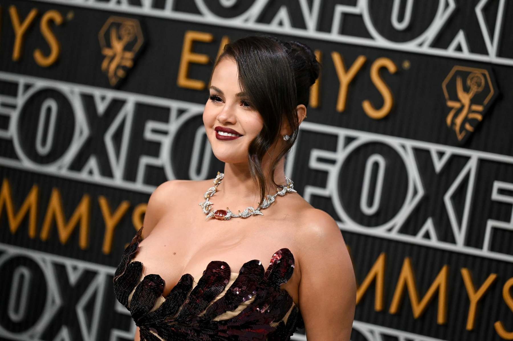 Selena_Gomez_-_75th_Primetime_Emmy_Awards_at_the_Peacock_Theater2C_Los_Angeles_CA_-_January_152C_202414.jpg