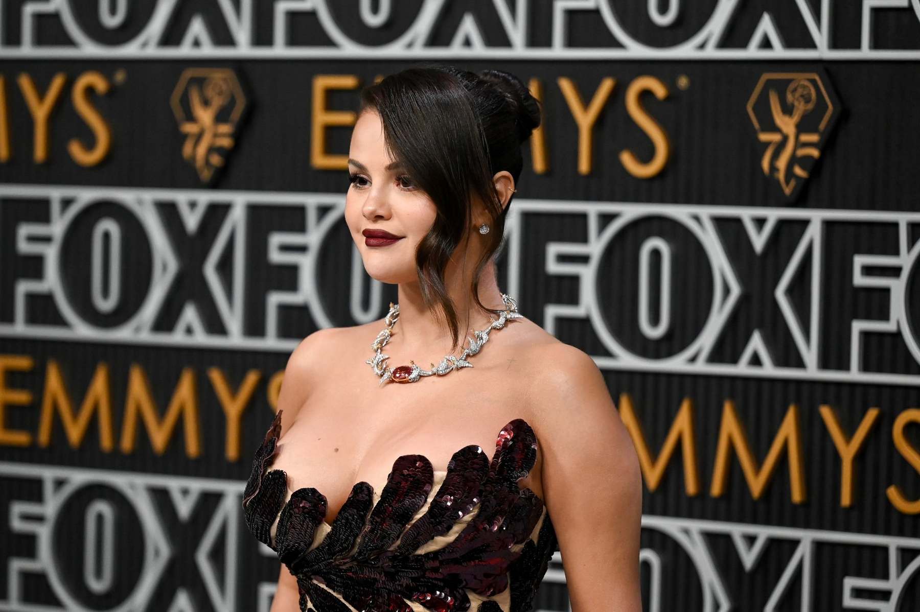 Selena_Gomez_-_75th_Primetime_Emmy_Awards_at_the_Peacock_Theater2C_Los_Angeles_CA_-_January_152C_202421.jpg