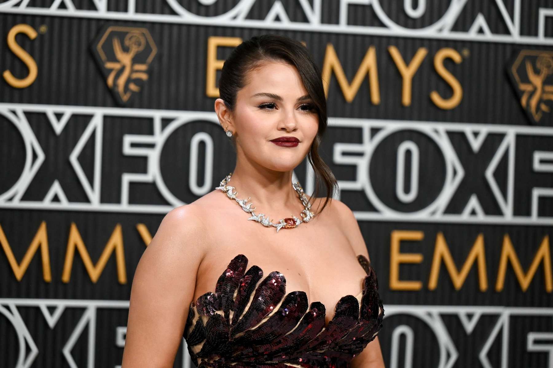 Selena_Gomez_-_75th_Primetime_Emmy_Awards_at_the_Peacock_Theater2C_Los_Angeles_CA_-_January_152C_202428.jpg