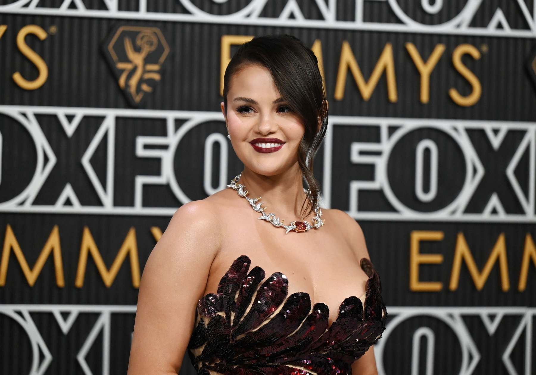 Selena_Gomez_-_75th_Primetime_Emmy_Awards_at_the_Peacock_Theater2C_Los_Angeles_CA_-_January_152C_202434.jpg