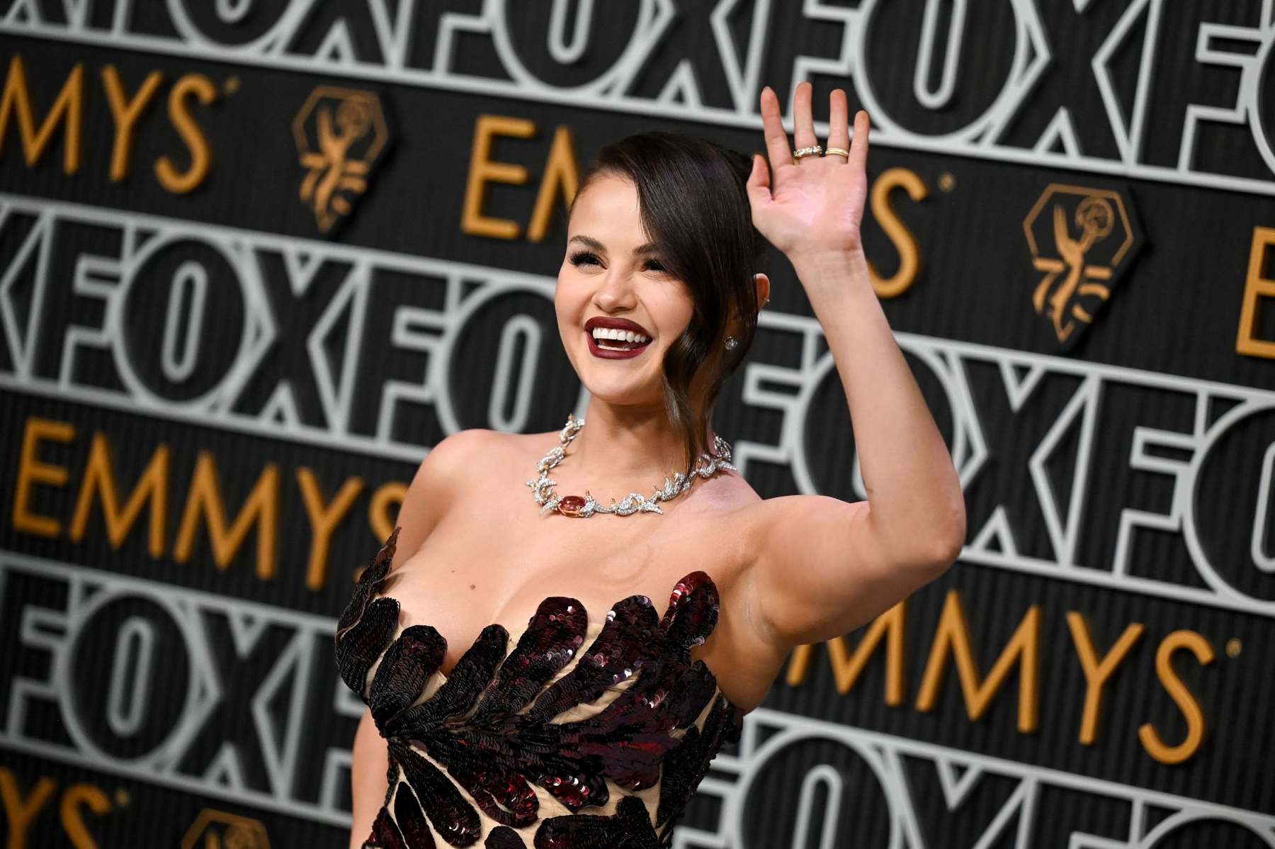 Selena_Gomez_-_75th_Primetime_Emmy_Awards_at_the_Peacock_Theater2C_Los_Angeles_CA_-_January_152C_202437.jpg