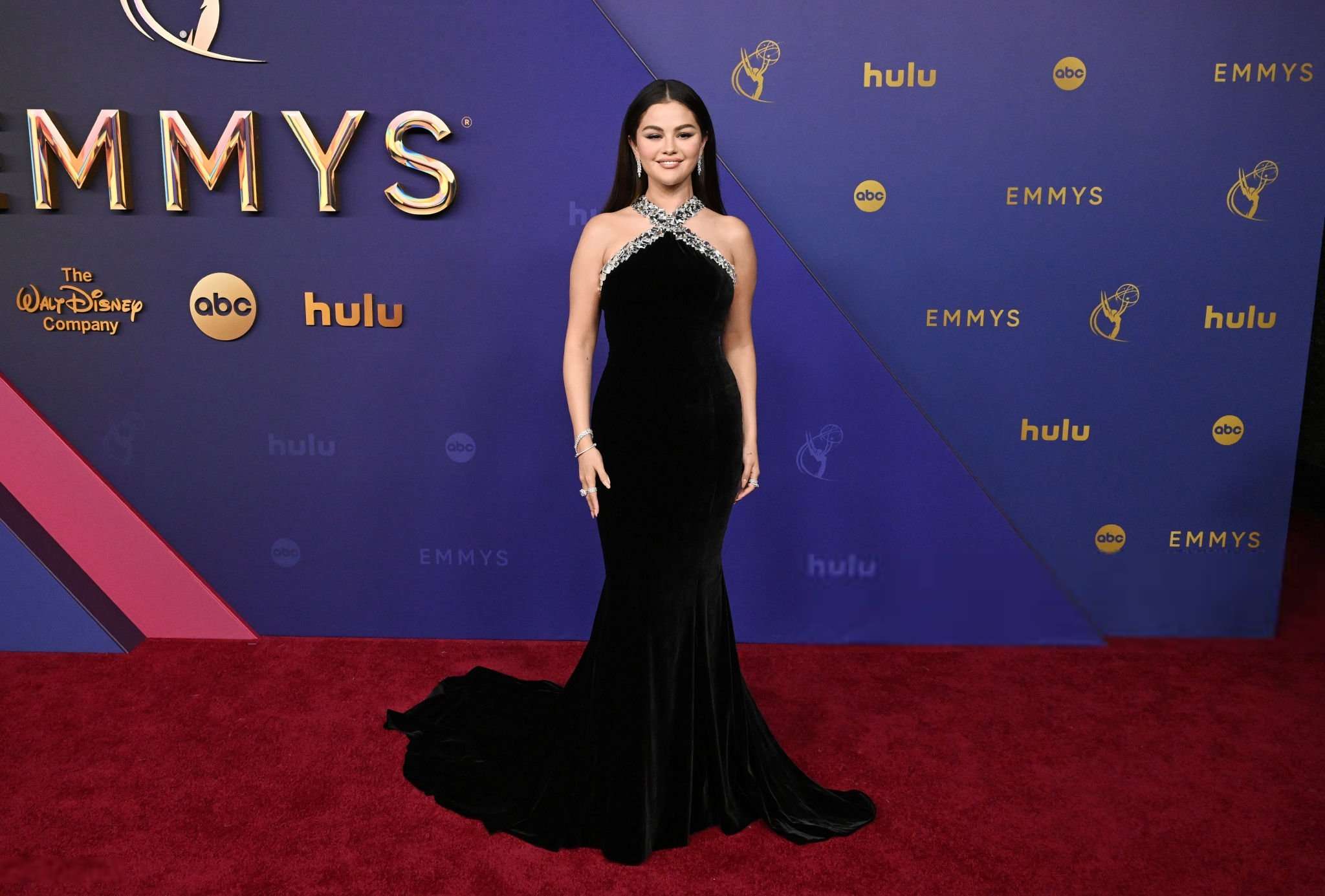 Selena_Gomez_-_76th_Primetime_Emmy_Awards_in_Los_Angeles2CSeptember_152C_2024_24.jpg