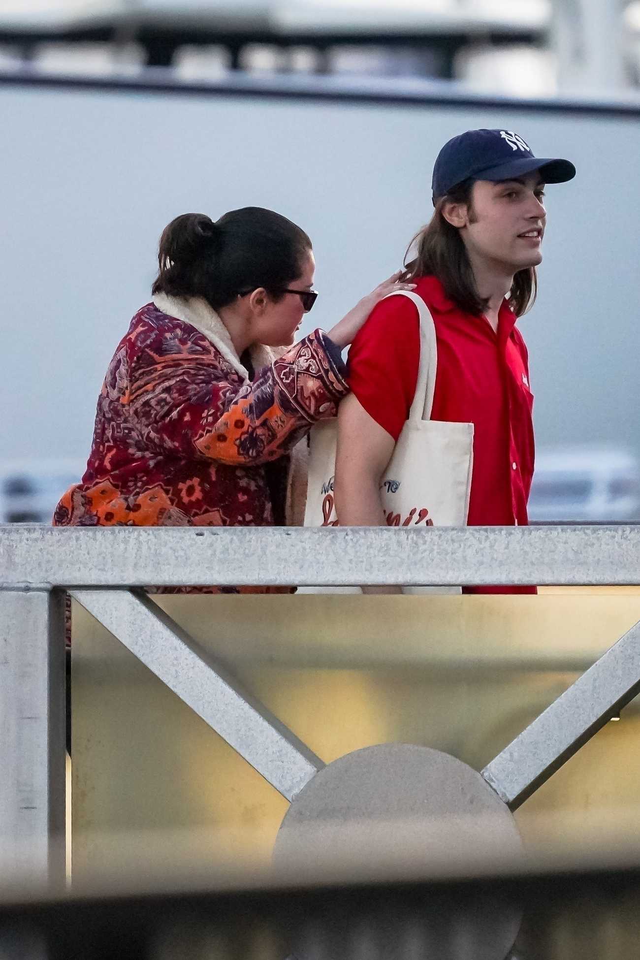 Selena_Gomez_-_Aboard_a_boat_with_friends_over_the_weekend_in_Los_Angeles2C_California__07032021_04.jpg
