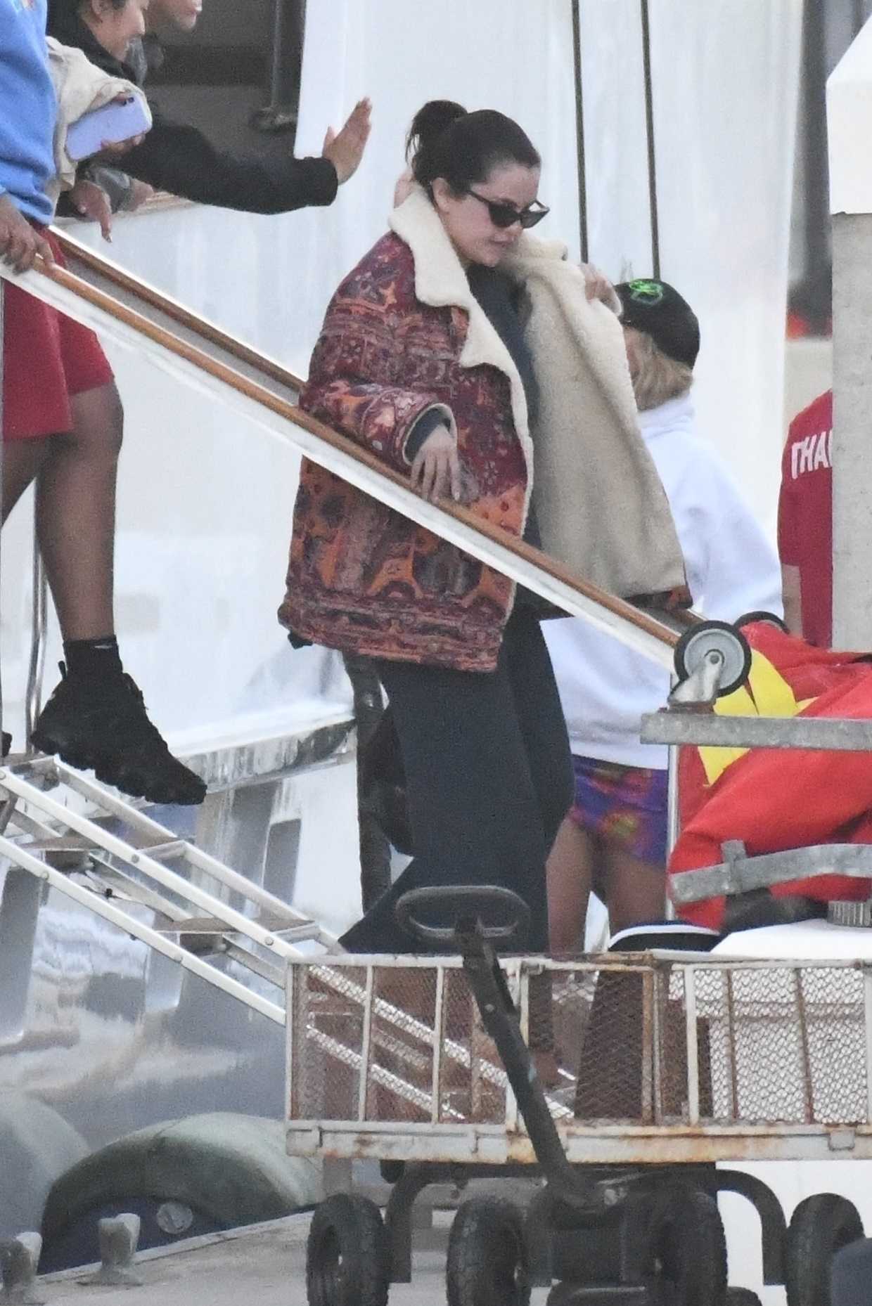 Selena_Gomez_-_Aboard_a_boat_with_friends_over_the_weekend_in_Los_Angeles2C_California__07032021_07.jpg