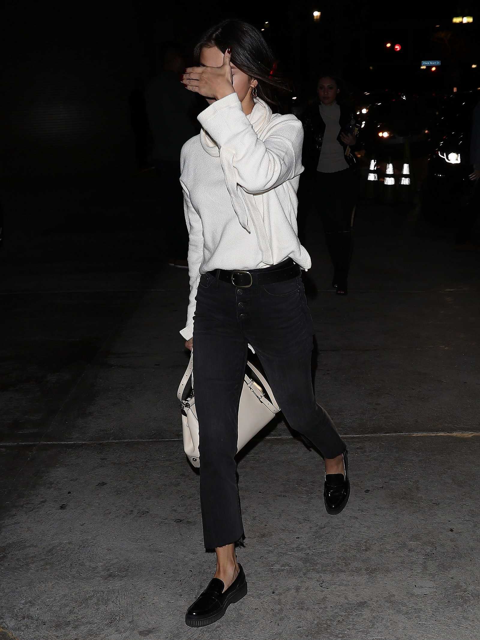 Selena_Gomez_-_Arrives_to_Church_Service_in_Los_Angeles2C_California_on_November_3-01.jpg
