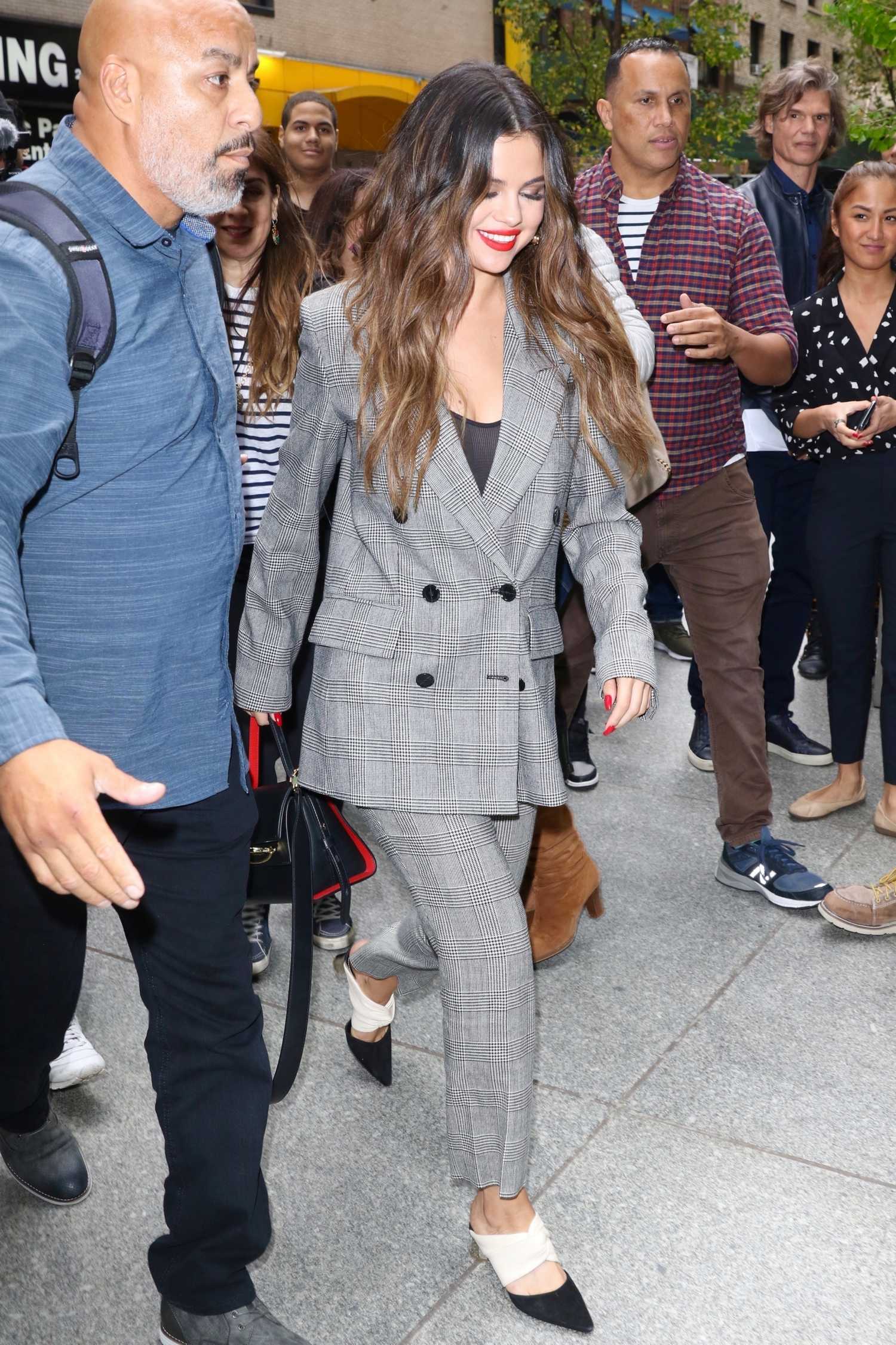 Selena_Gomez_-_Arriving_to_IHeartRadio_in_New_York_City2C_10282019-01.jpg