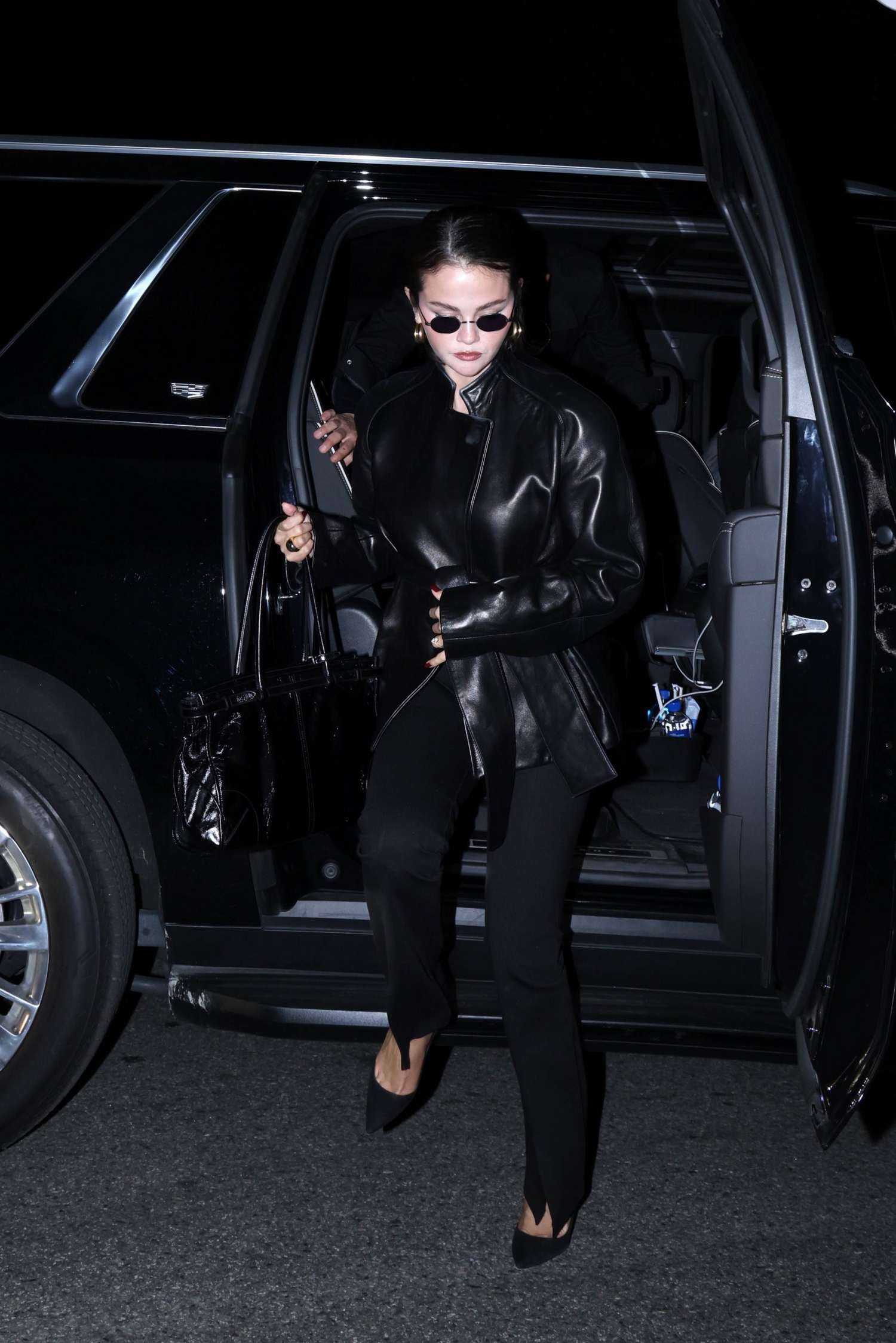 Selena_Gomez_-_At_Brooks_Nader27s_birthday_dinner_at_San_Vicente_Bungalows2C_West_Hollywood_CA_-_February_72C_2026_02.jpg