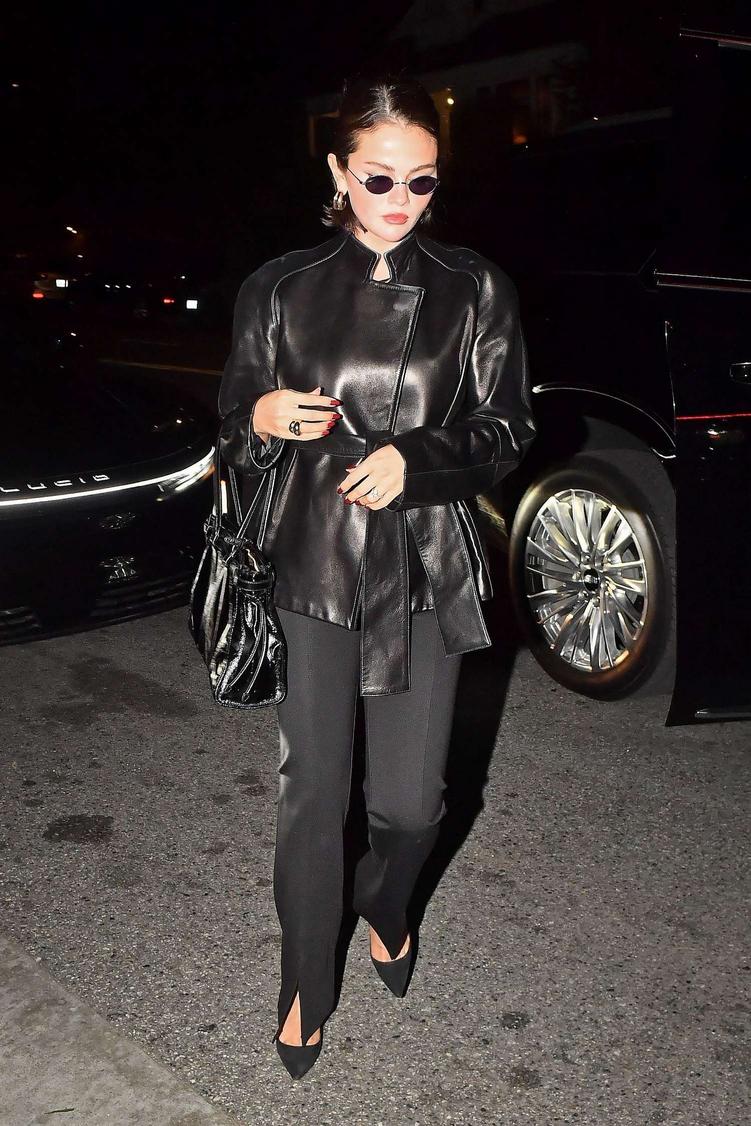 Selena_Gomez_-_At_Brooks_Nader27s_birthday_dinner_at_San_Vicente_Bungalows2C_West_Hollywood_CA_-_February_72C_2026_04.jpg