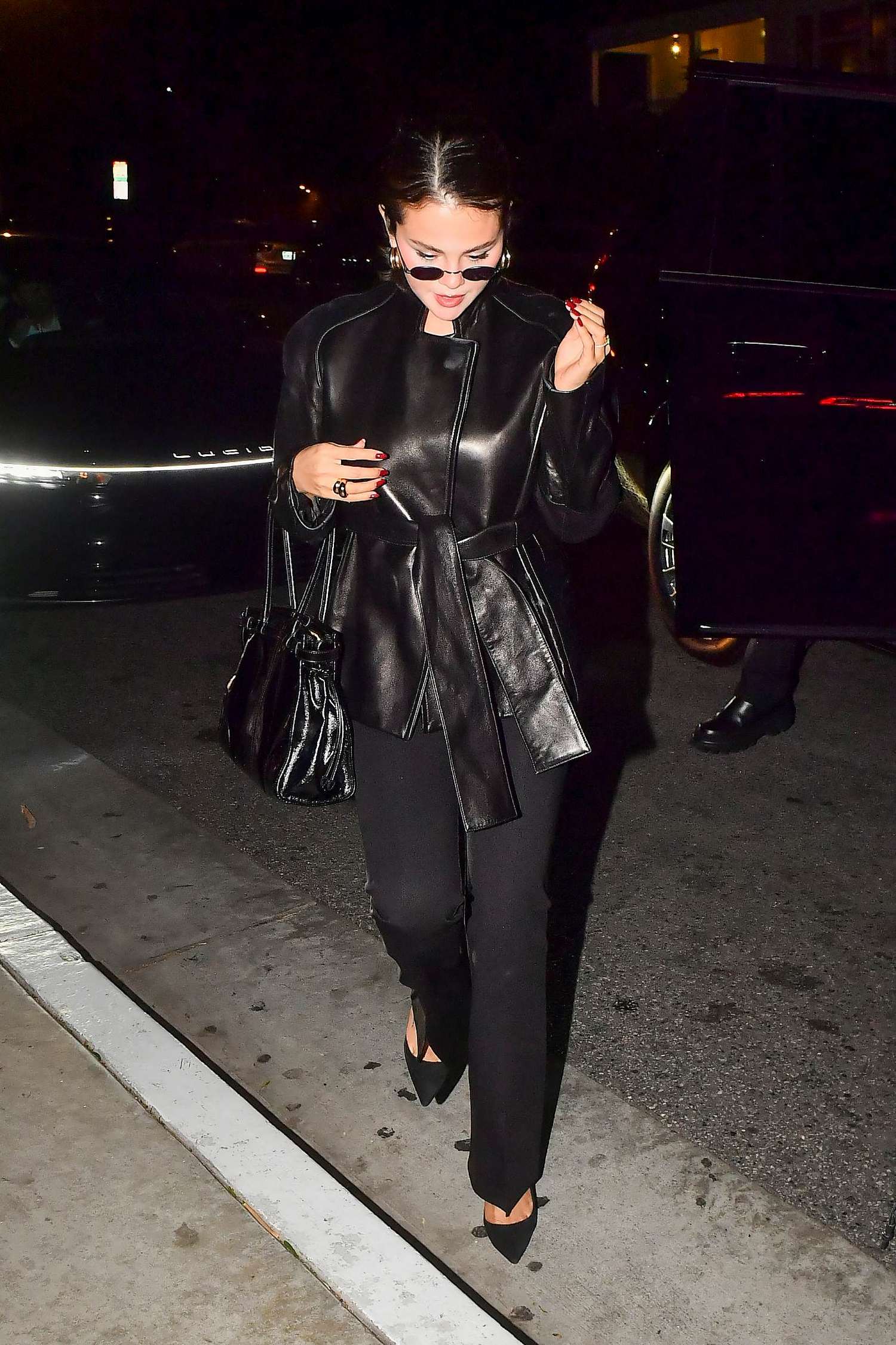 Selena_Gomez_-_At_Brooks_Nader27s_birthday_dinner_at_San_Vicente_Bungalows2C_West_Hollywood_CA_-_February_72C_2026_15.jpg