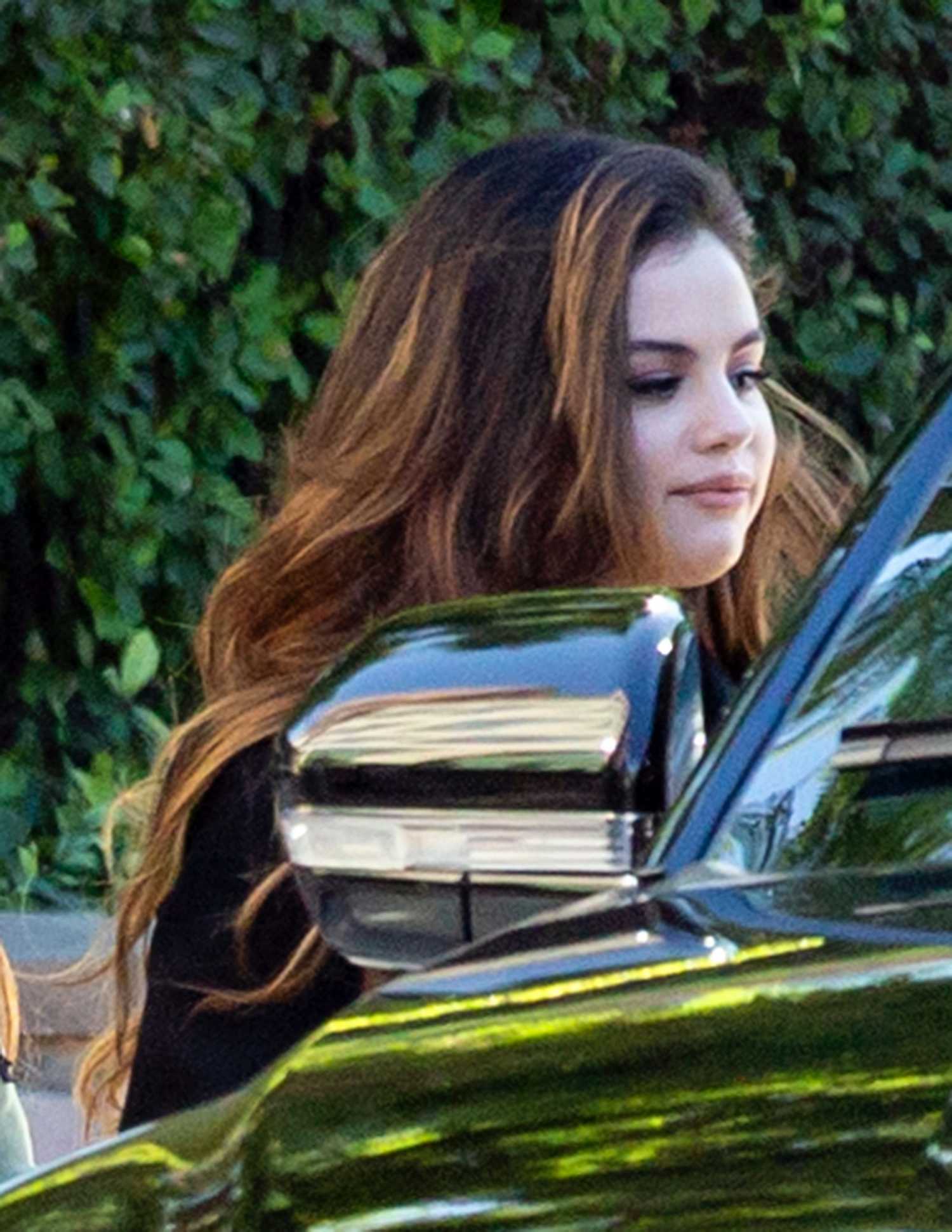 Selena_Gomez_-_At_Burbank_Studios_in_Burbank2C_CA_October_232C_2019-10.jpg